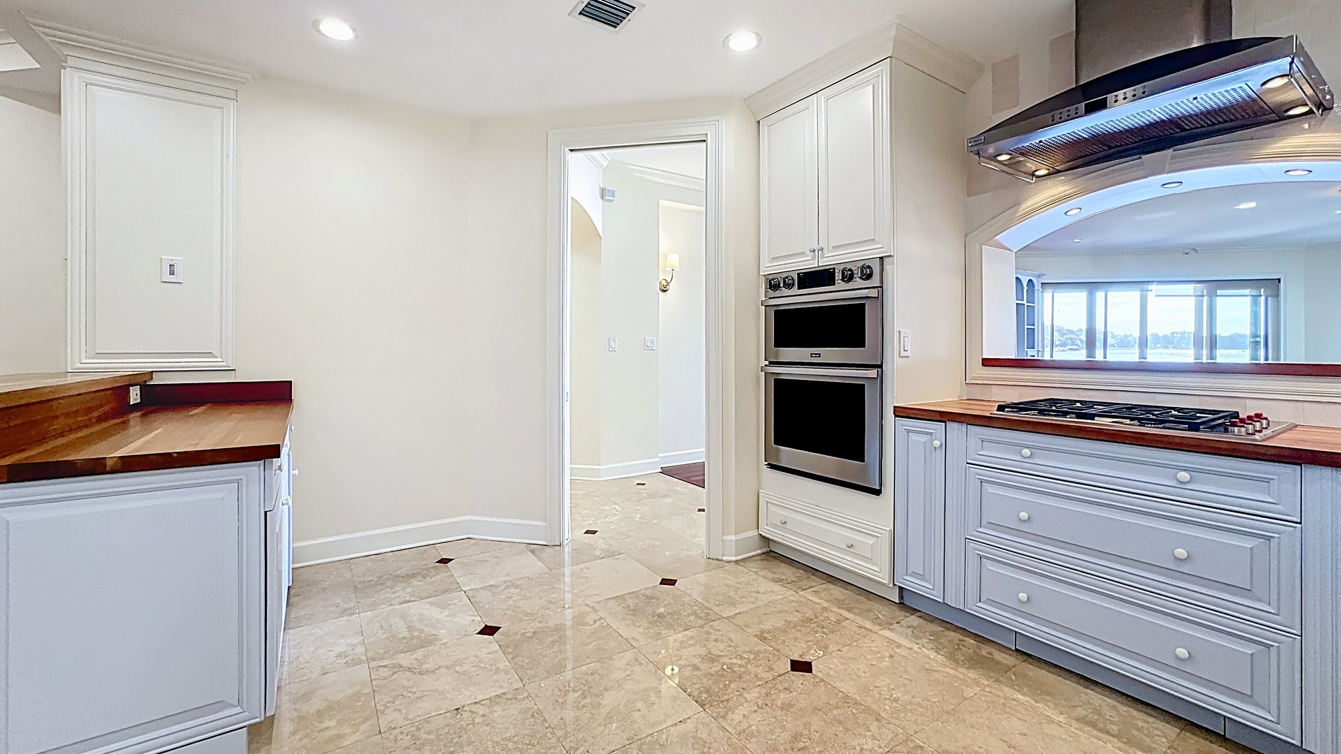 Spacious Winter Park Lakefront Condo in Perle du Lac
