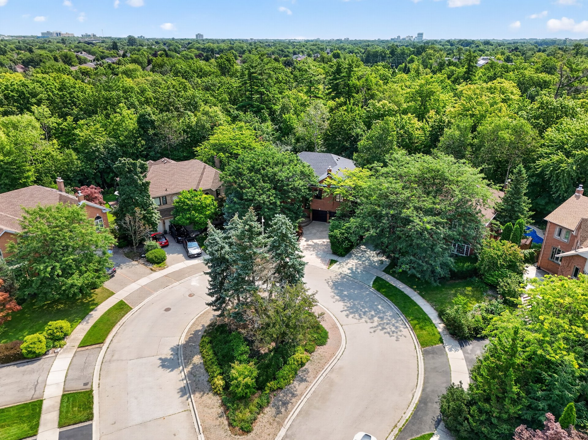 324 Oakridge Court, Oakville