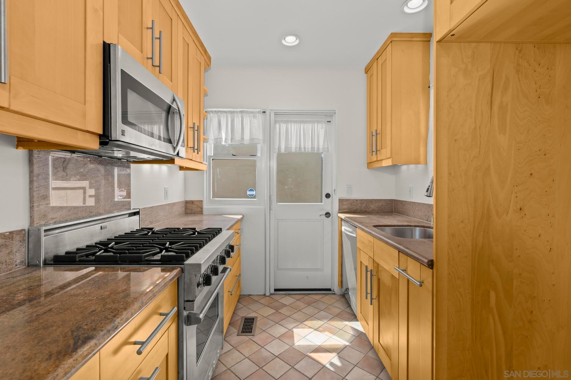 607 Arenas St, La Jolla, CA 92037