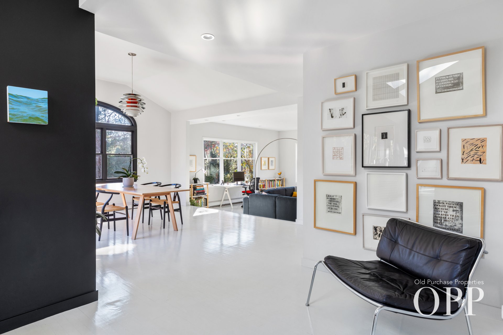 A SUNLIT RETREAT IN PICTURESQUE LOCATION