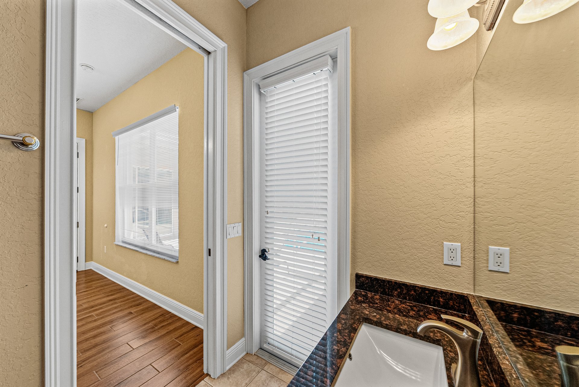 12231 WOODLANDS CIR