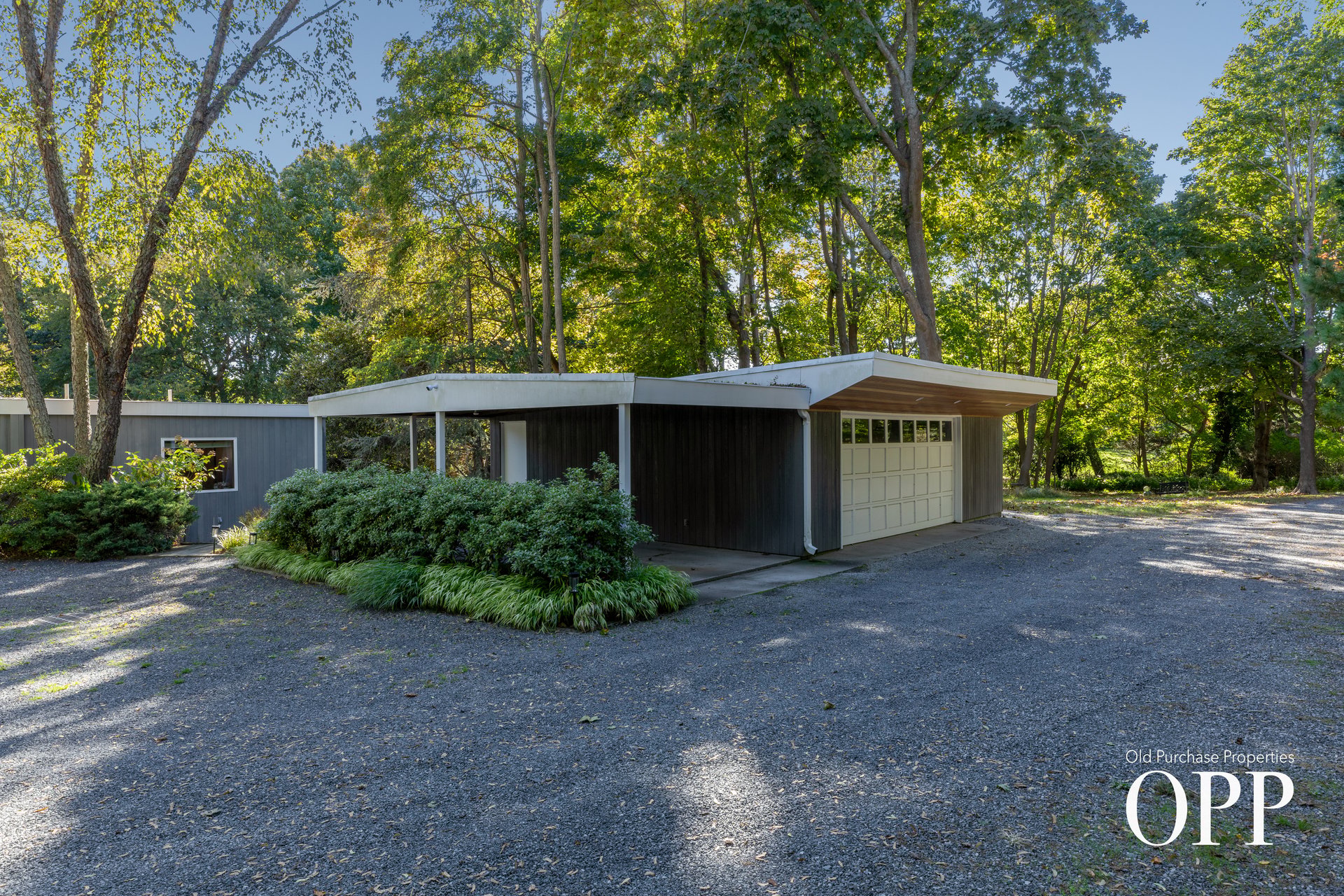 Hollywood: A Waterfront Modernist Retreat on 3.5 Acres