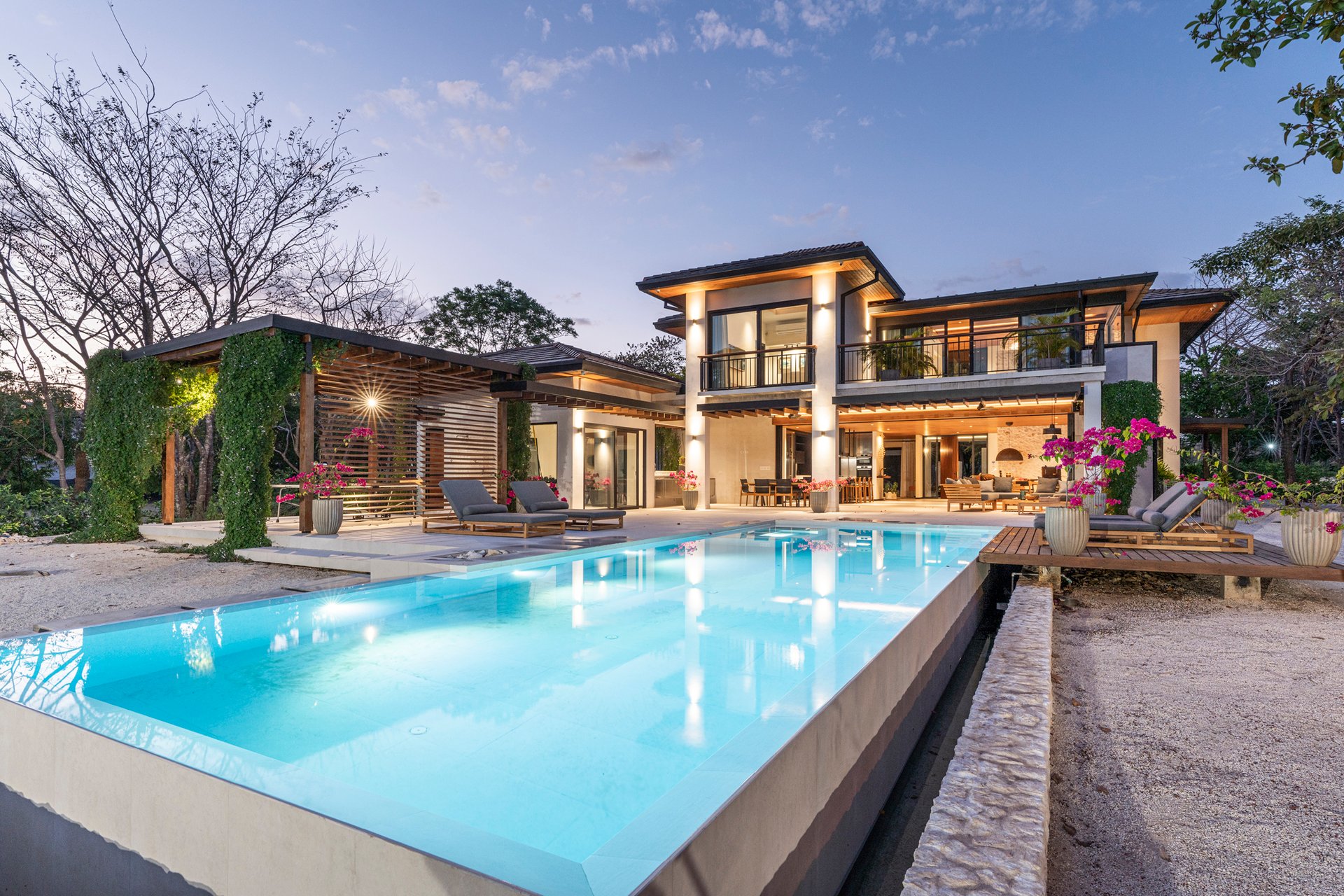 Villa Solana: Modern Luxury Steps from Playa Mansita in Hacienda Pinilla