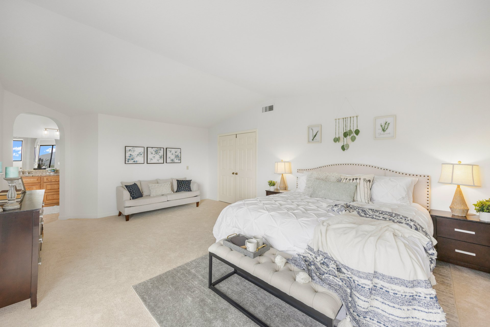 2736 Whitechapel Pl