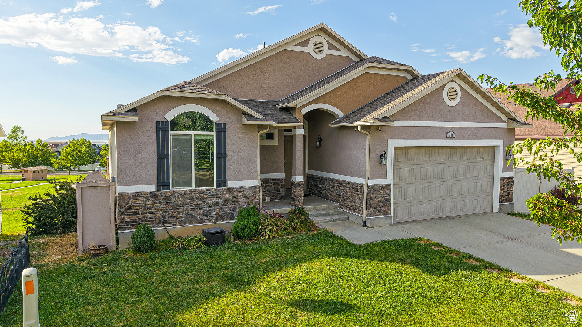 214 W Quartz Rd