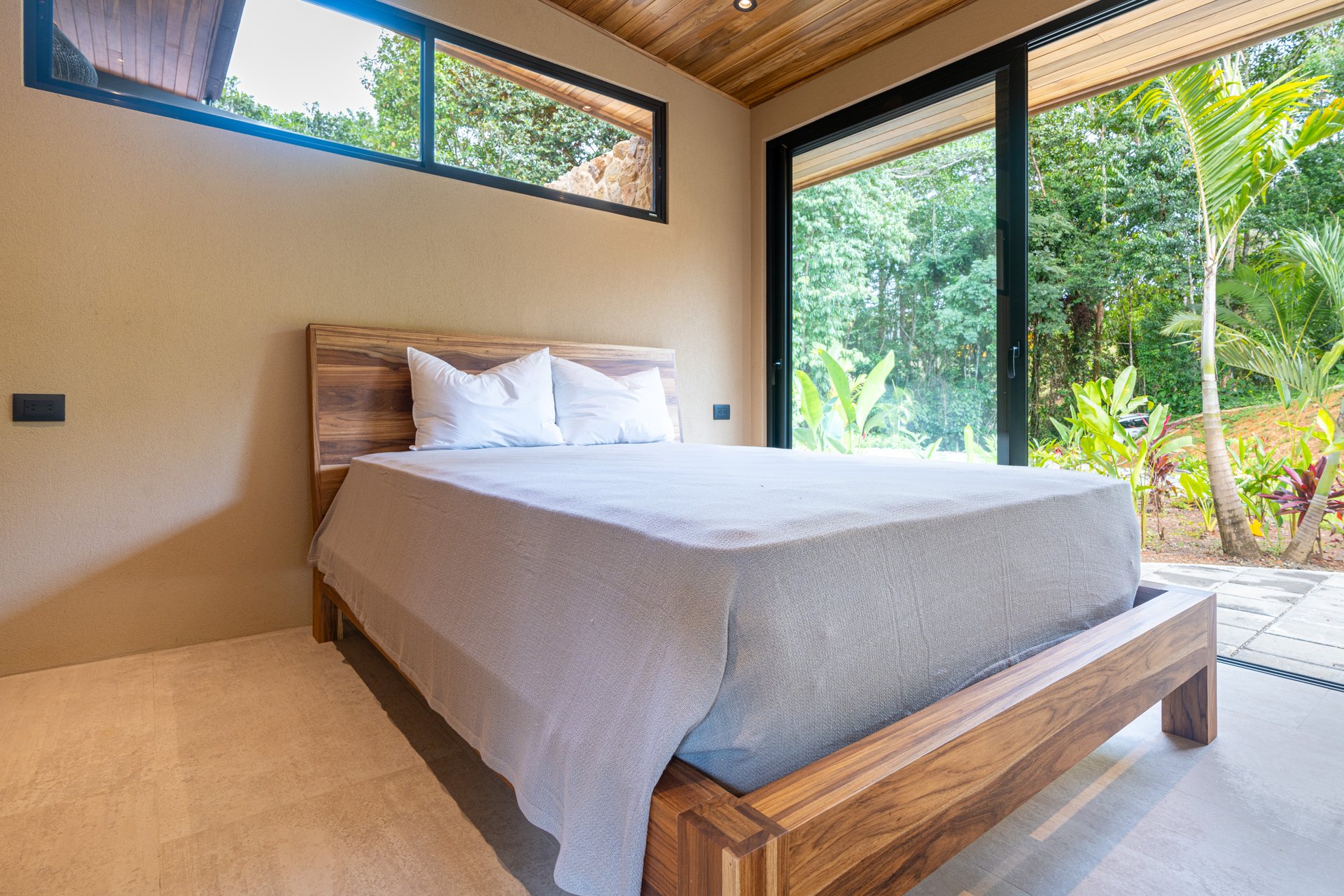 Casa Hamsa - Stunning, Modern Jungle Home in Ojochal