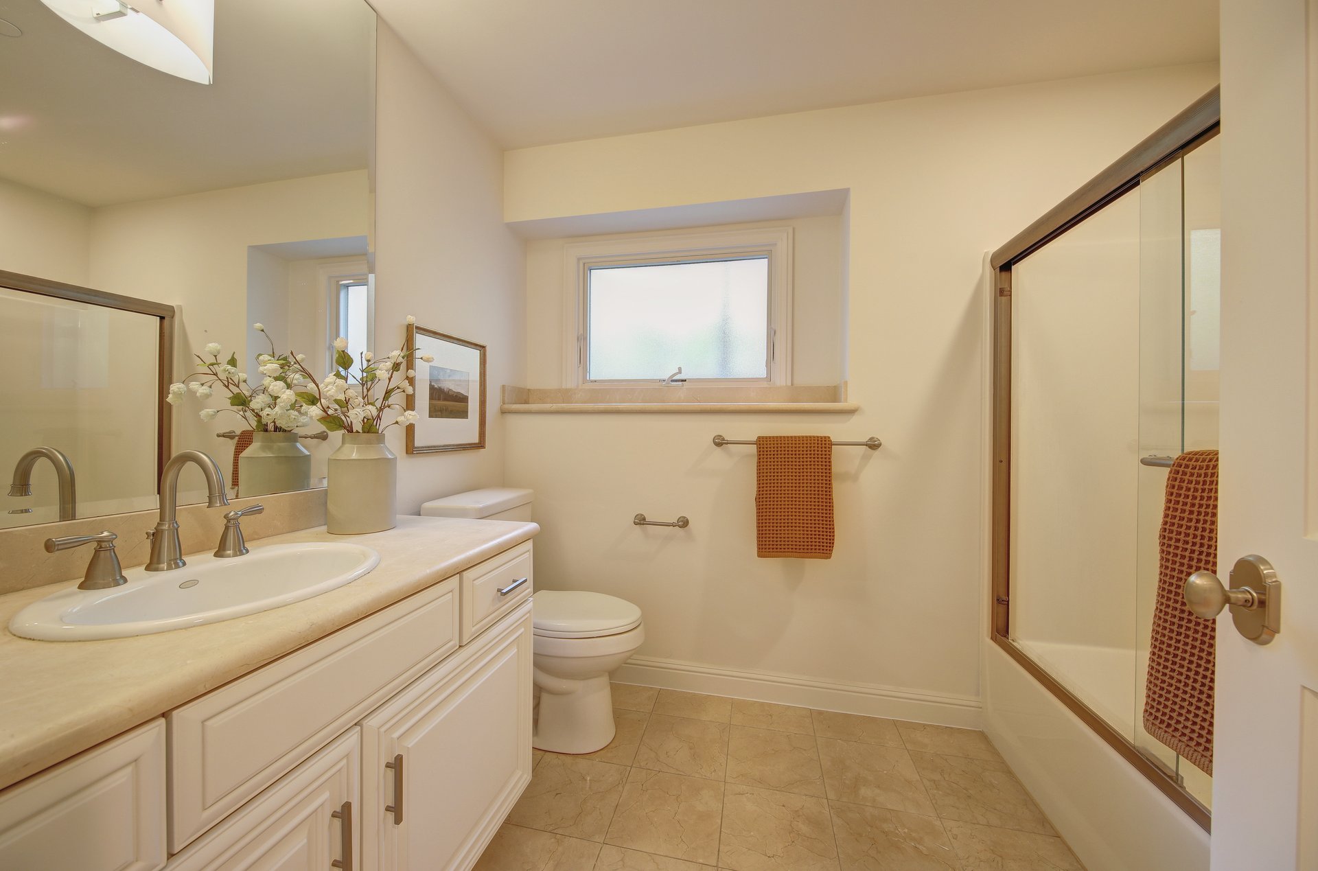 Picturesque and Private View Residence