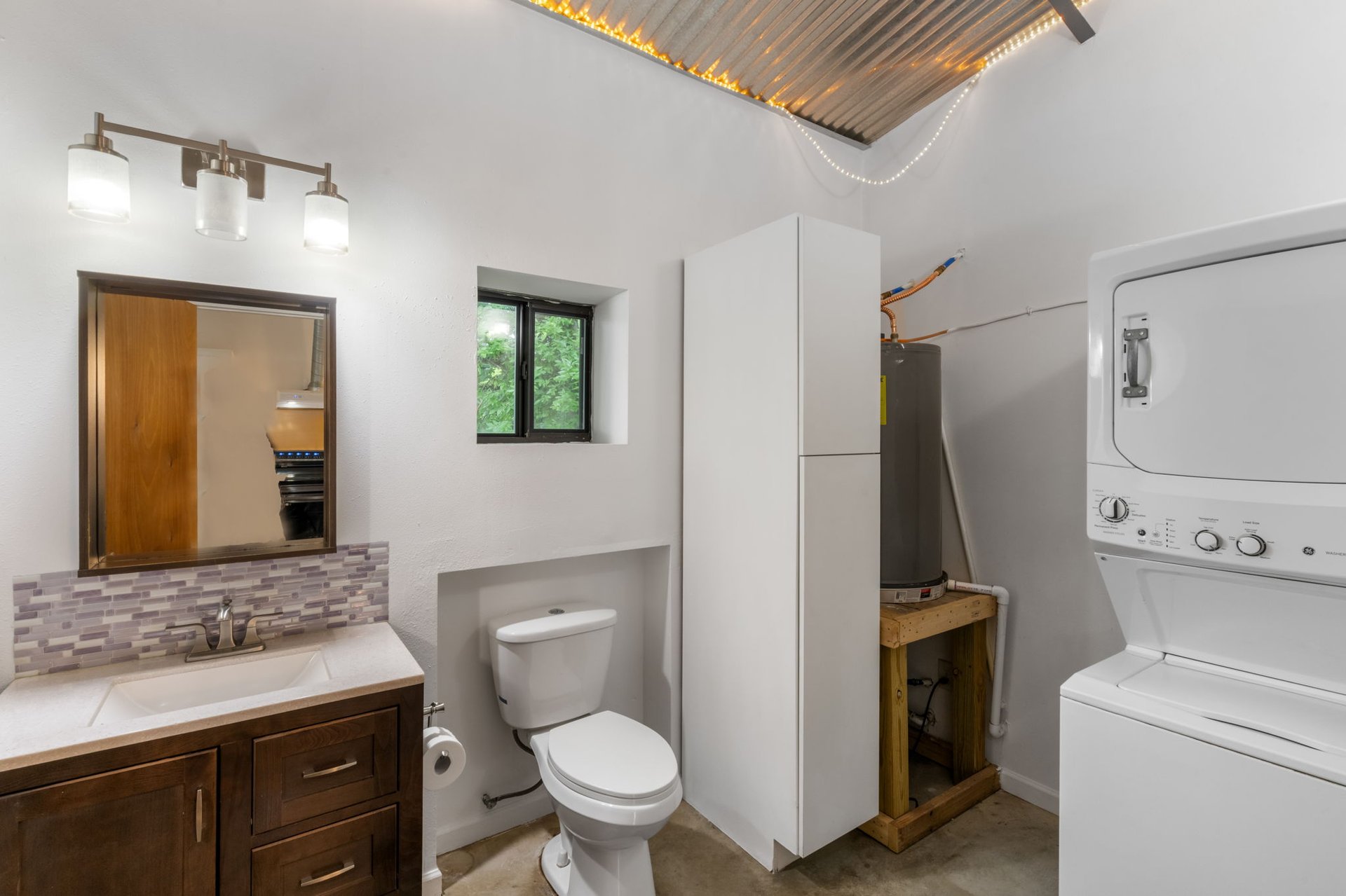 Unique Residential/Commercial Property - 180 Henly LOOP