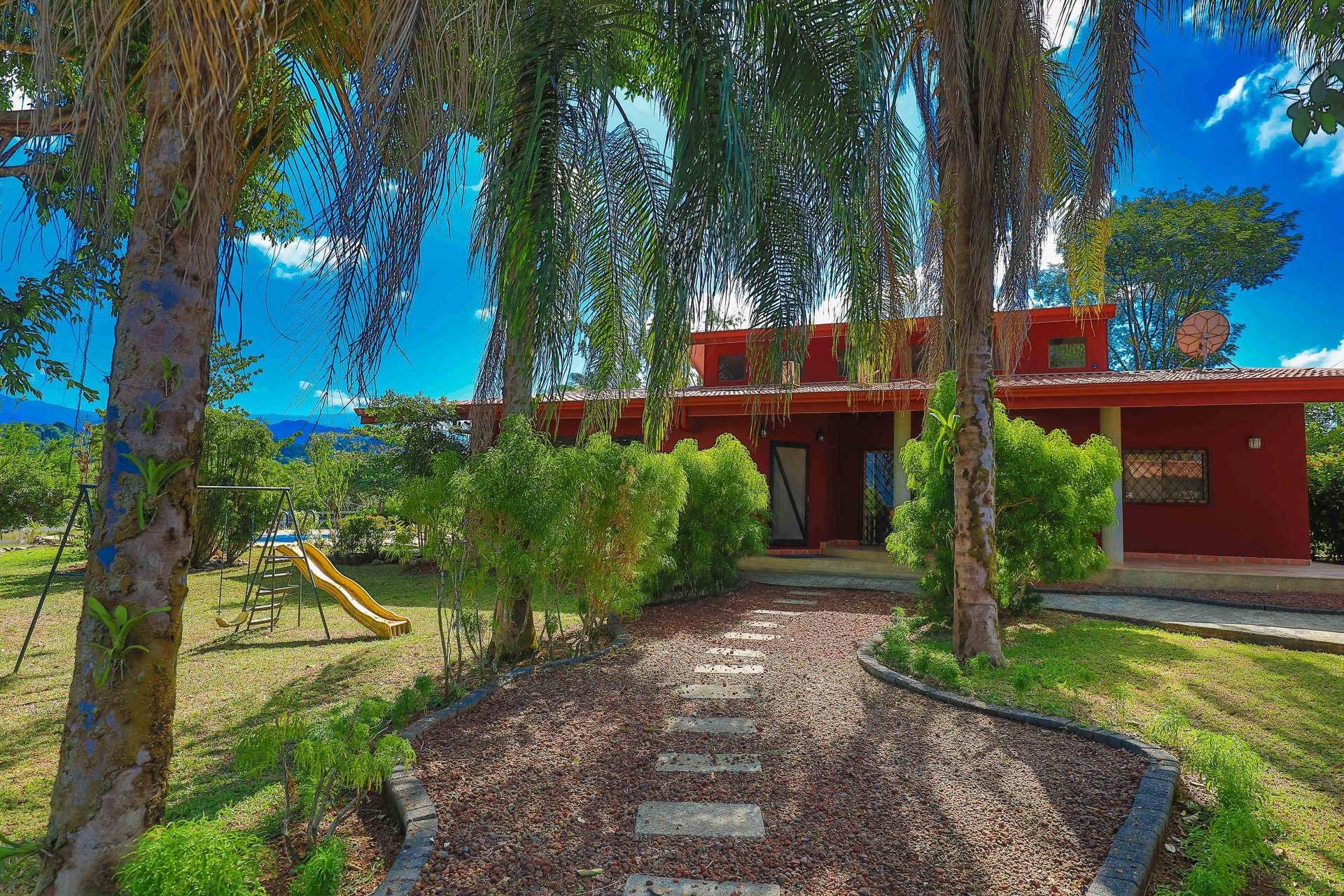 Hacienda-Style Retreat For Sale in Naranjito