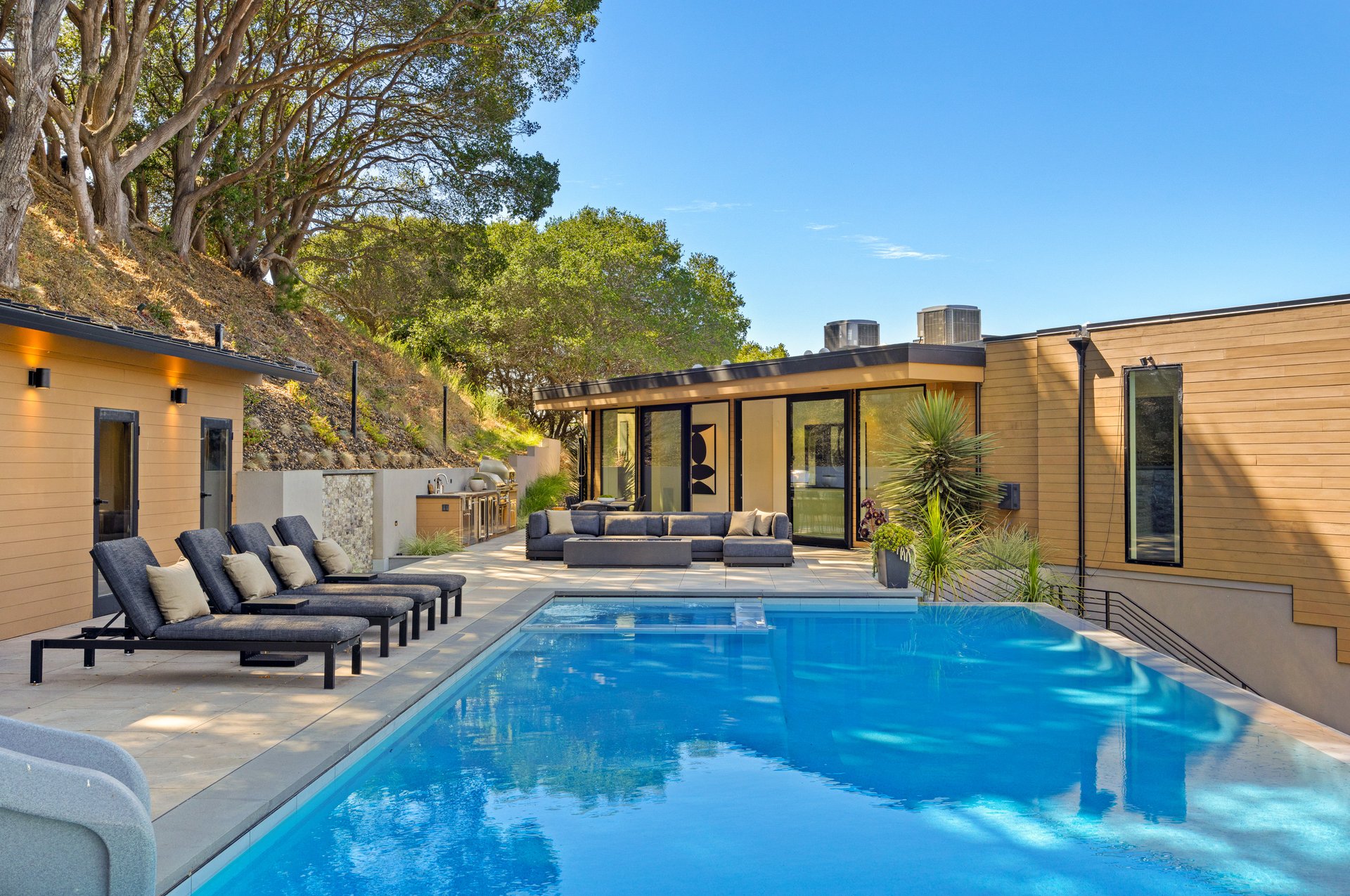 Modern Luxury - Completed in 2019