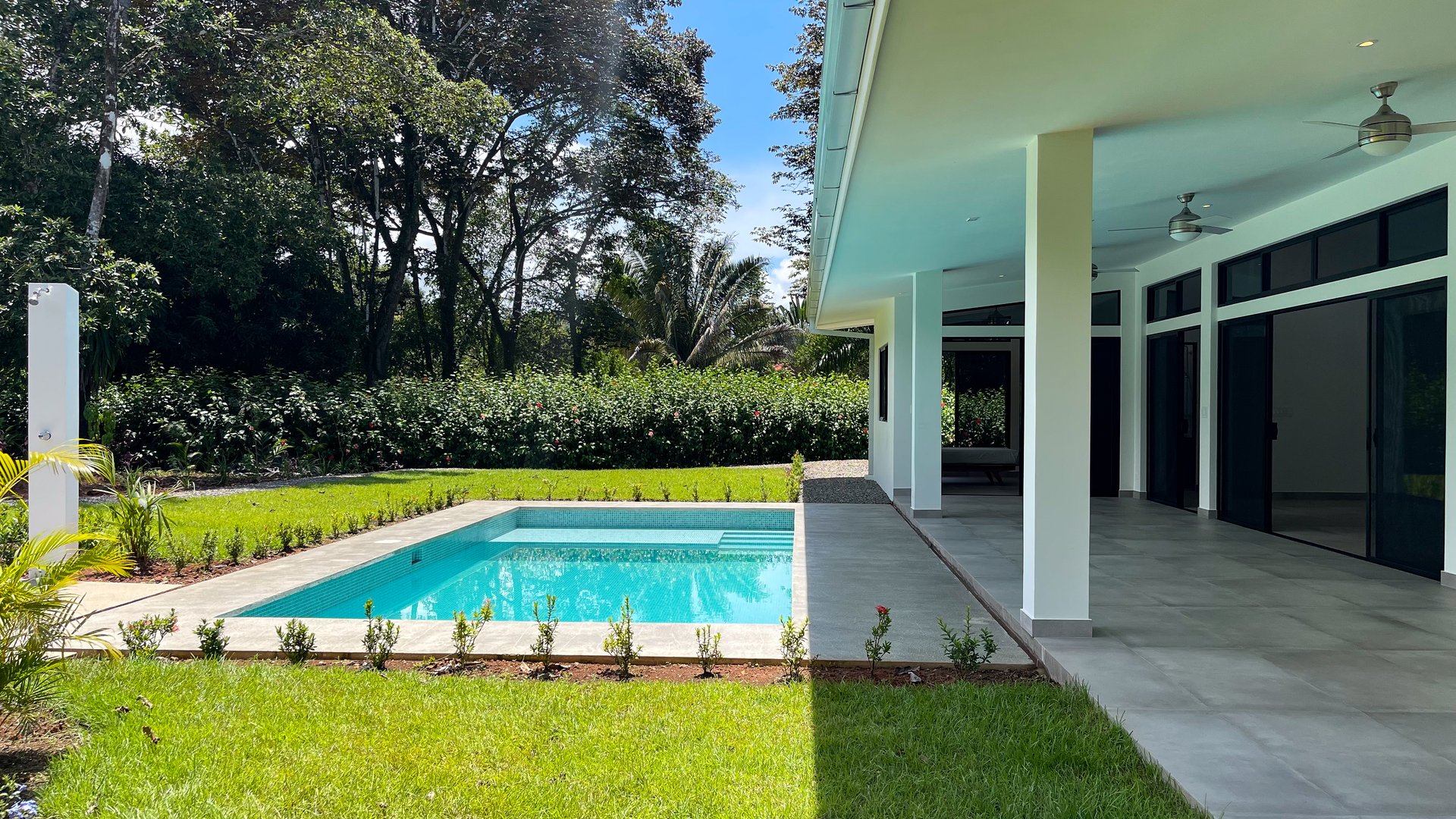 Exquisite Modern Retreat with Ocean and Mountain Views in Ojochal, Costa Rica