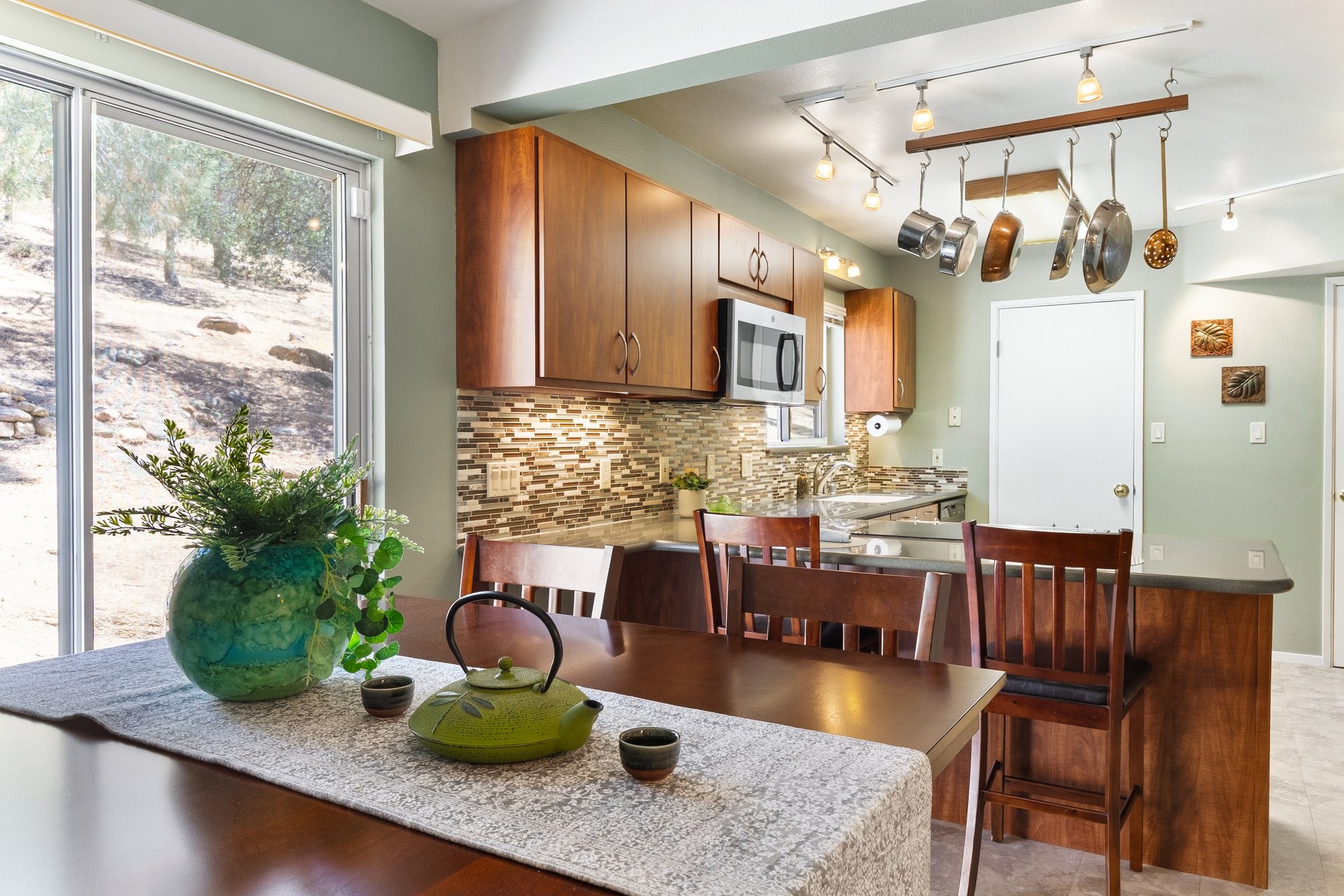 Panoramic Mountain Views in West Golden Hills — 21725 Mountain Drive, Tehachapi