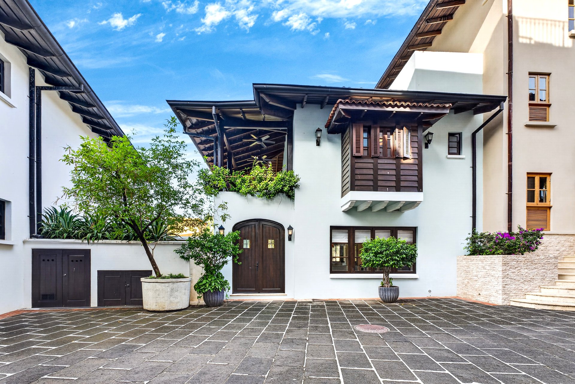 16 Calle La Ronda | Renovated Three-Bedroom Home Steps from Playa Danta