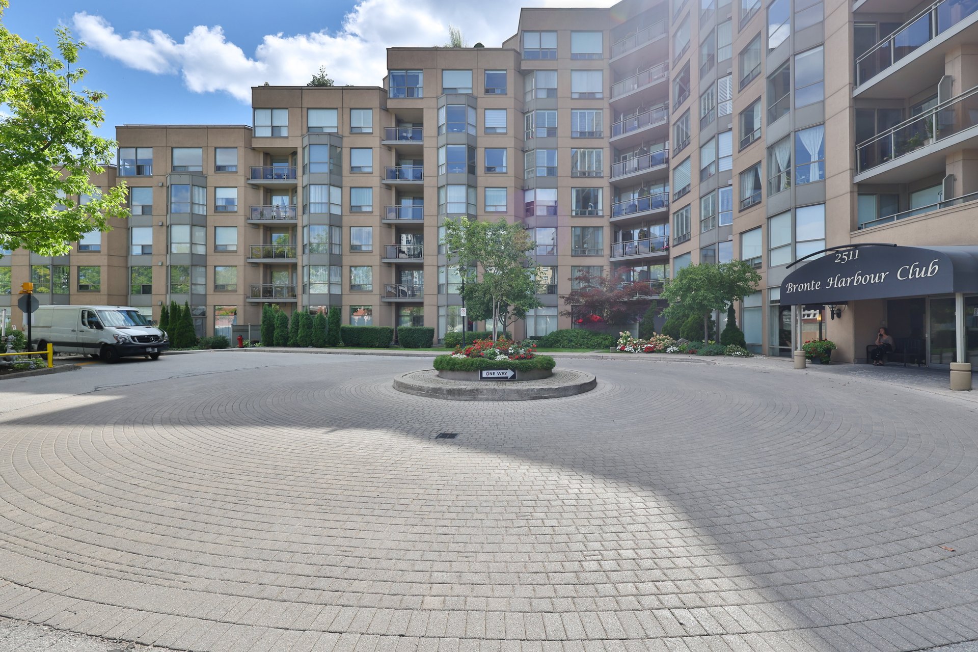 801-2511 Lakeshore Rd W, Oakville