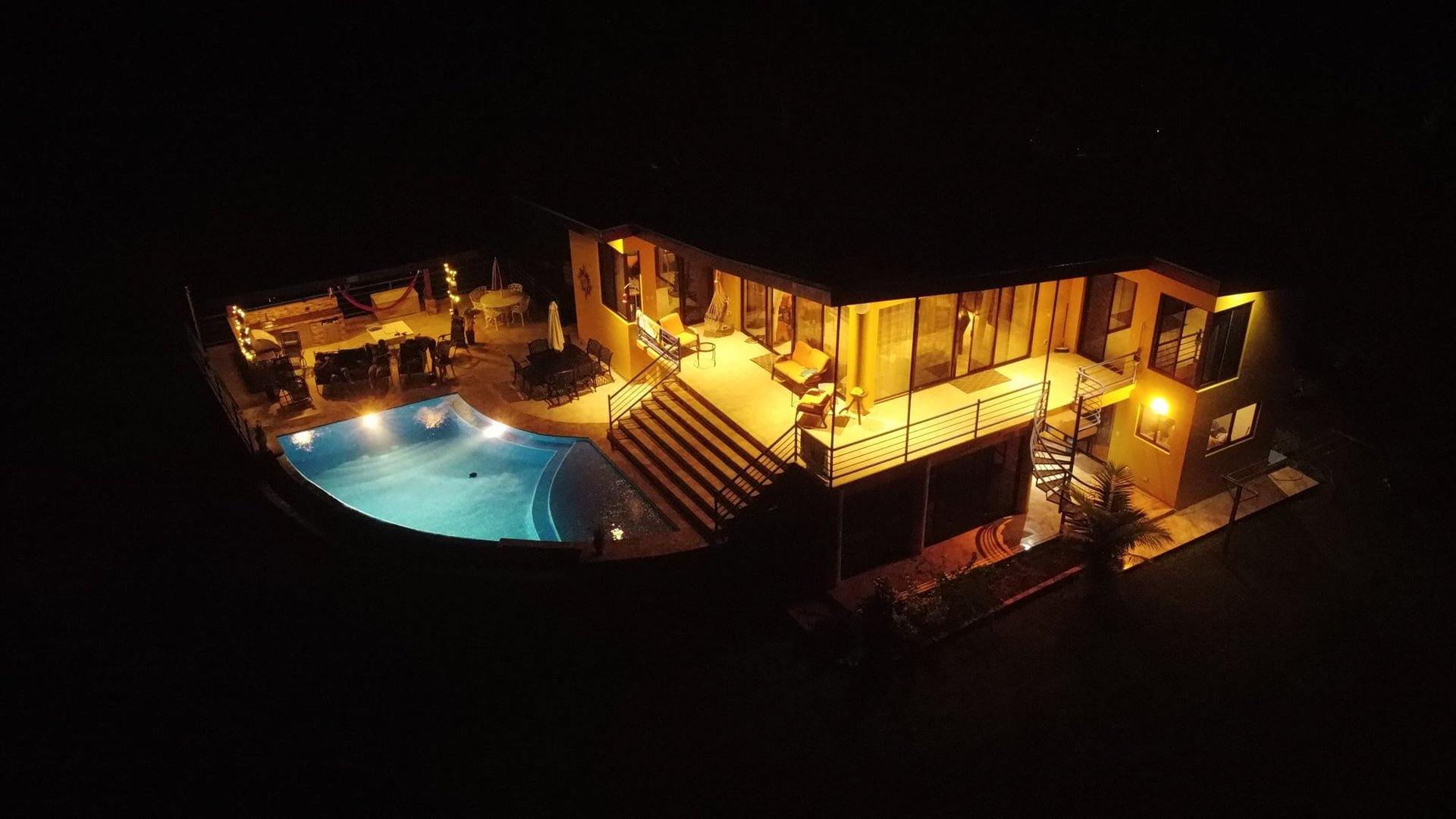 Luxury 4-Bed Villa with Ocean Views & Infinity Pool in Ojochal