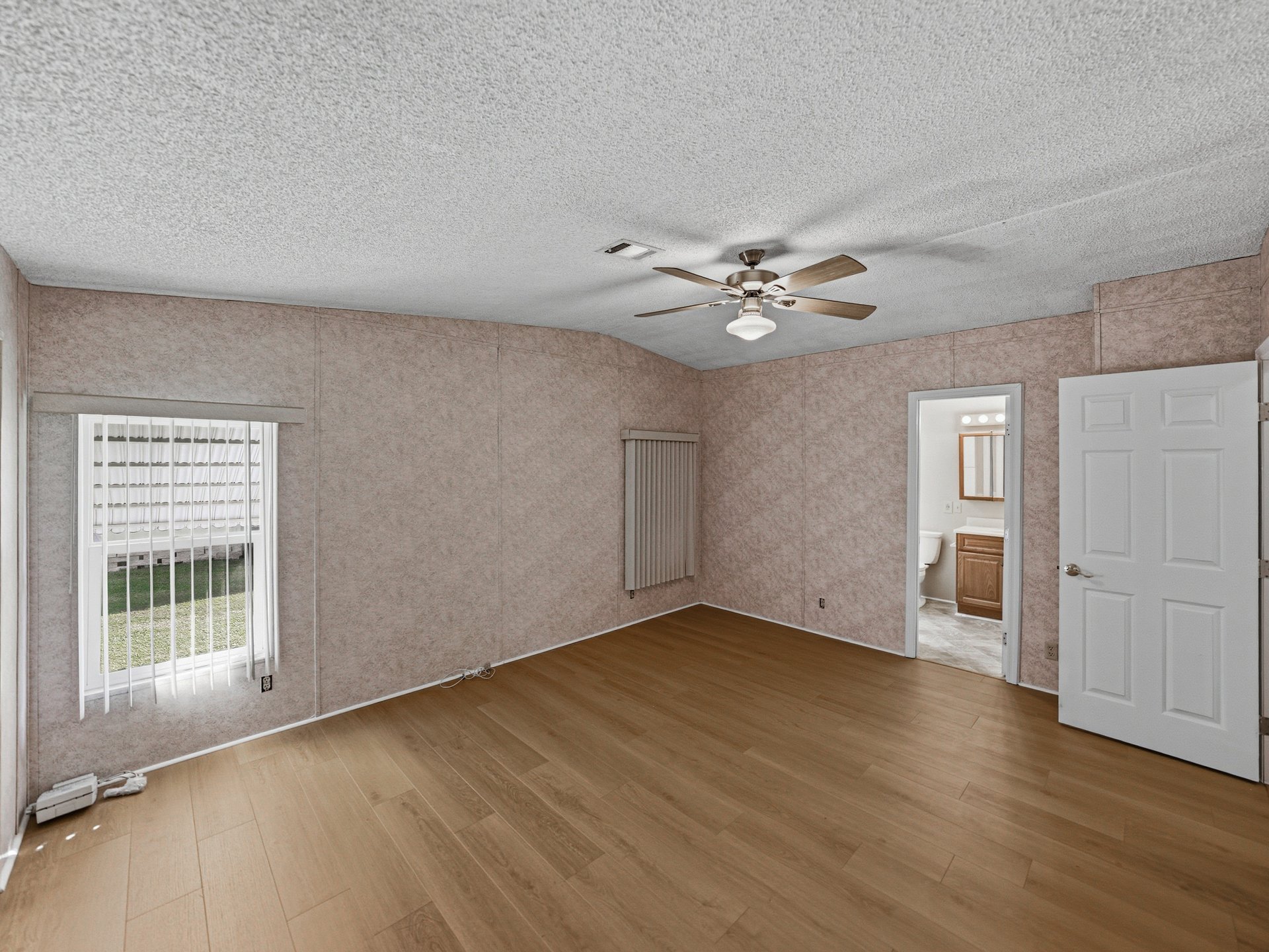 3822 DAMIAN DR