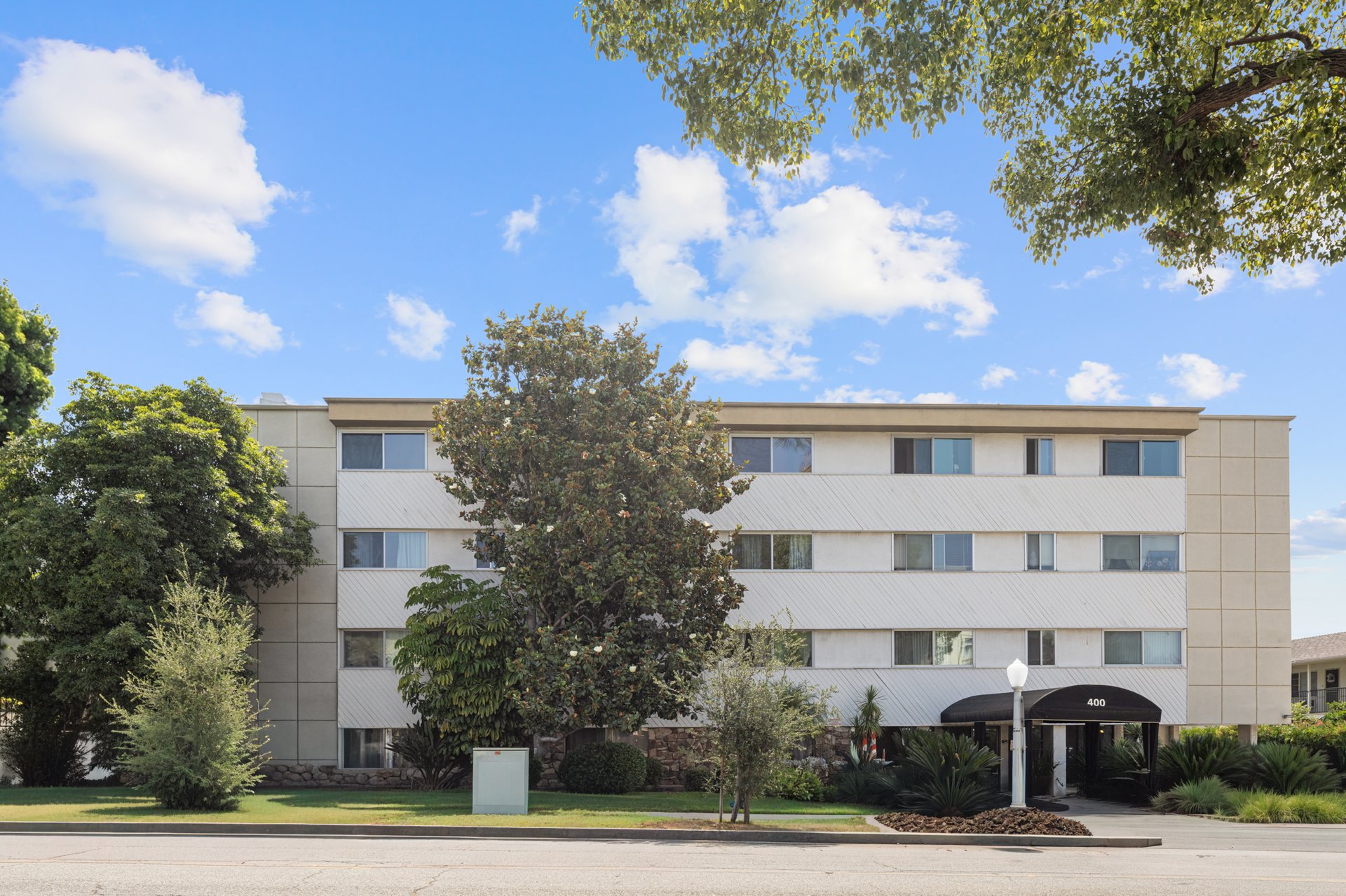 400 S Los Robles Avenue #209