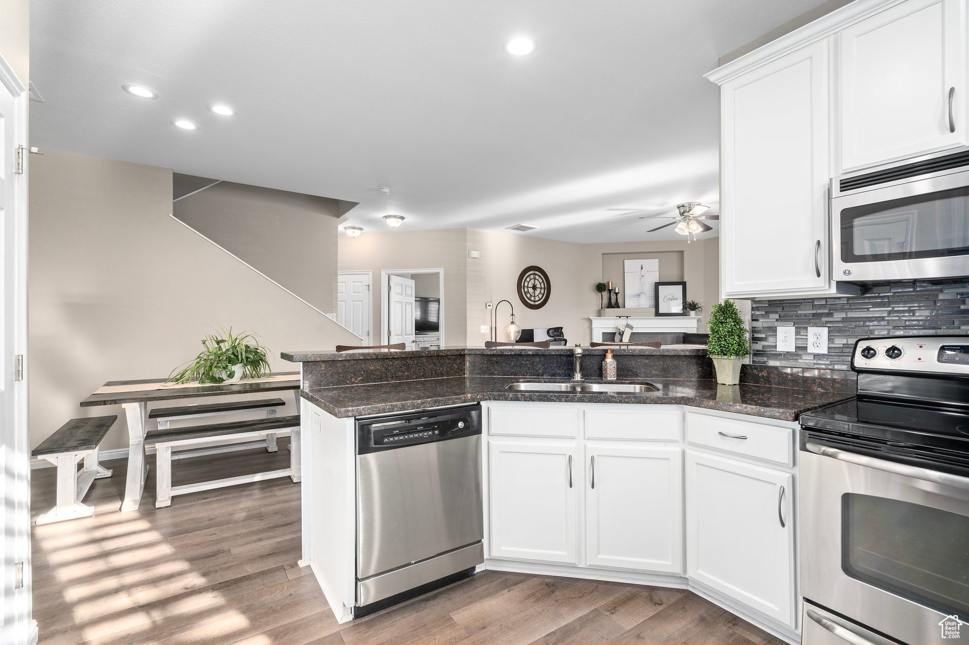 872 W Berkeley Dr