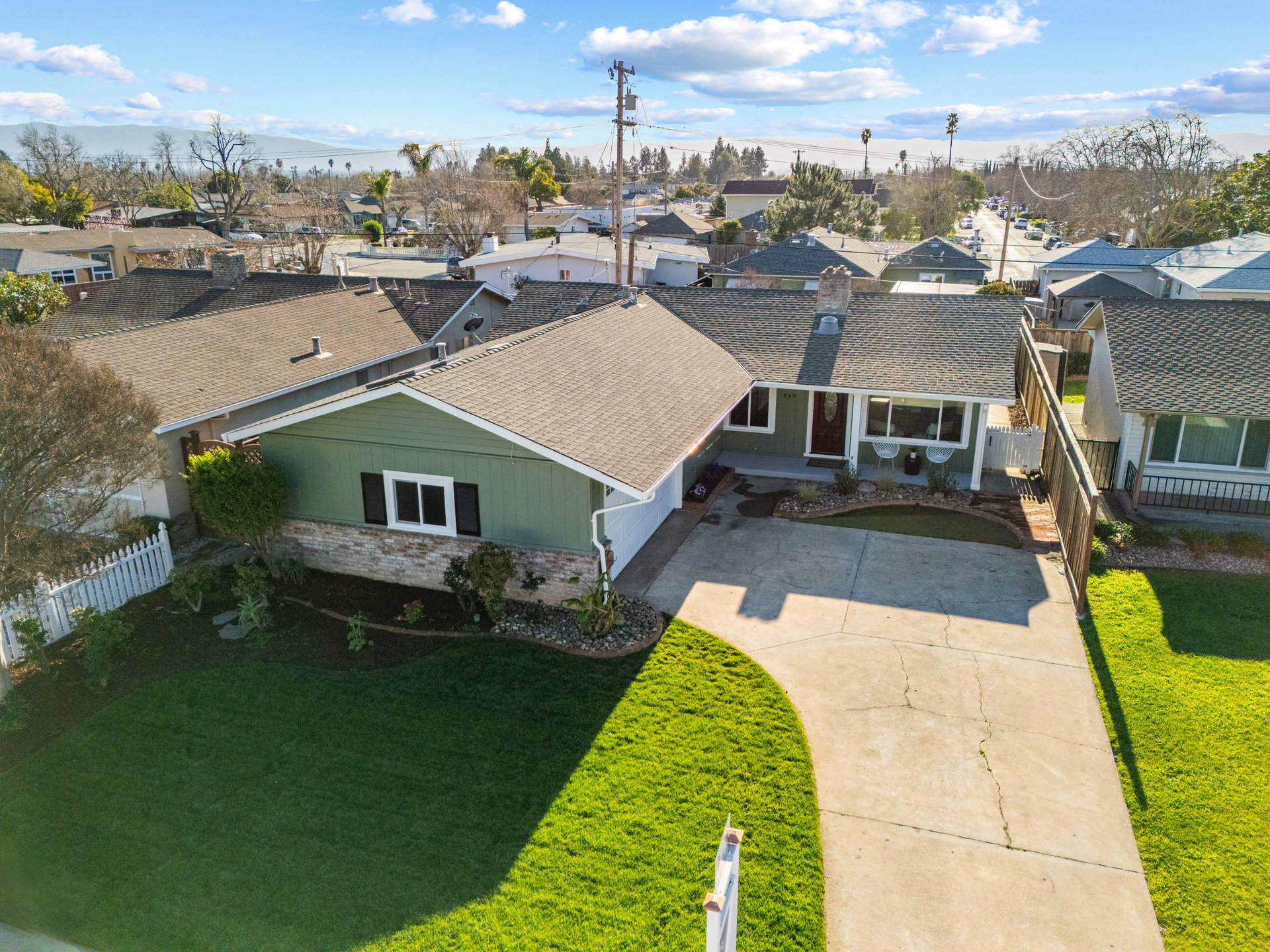849 Selby LN