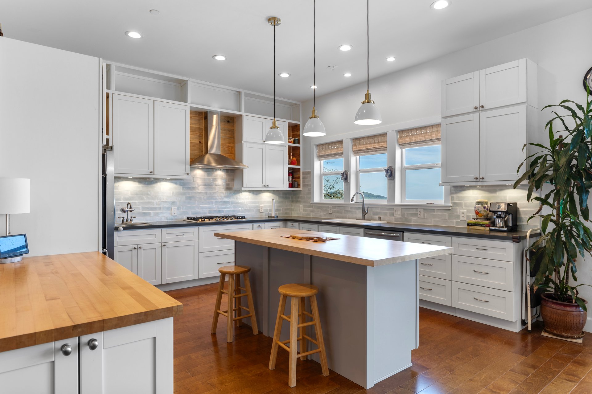 26501 Skyline Dr, Tehachapi, CA 93561 | Craftsman Home for Sale in Bear Valley Springs