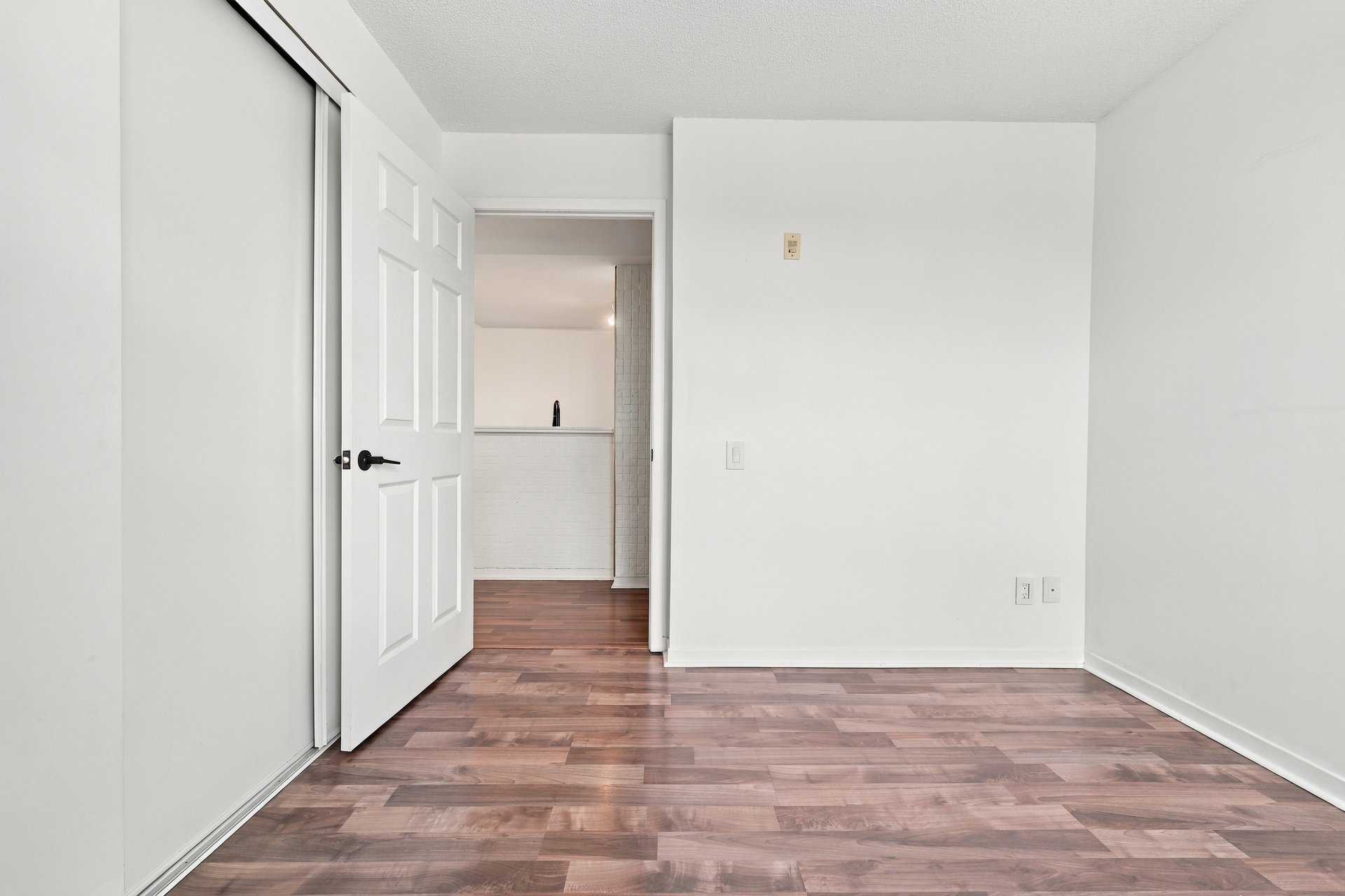Immaculate 2 Bedroom Corner Unit