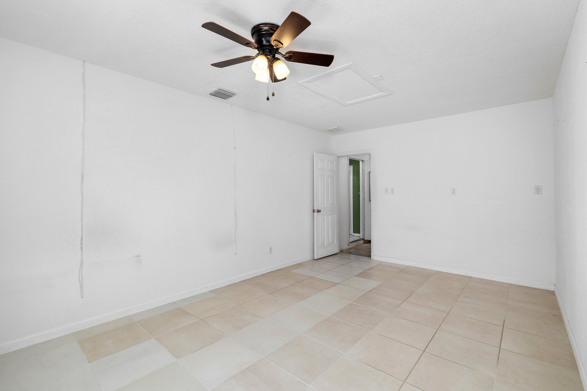 3399 RIVERDALE DR