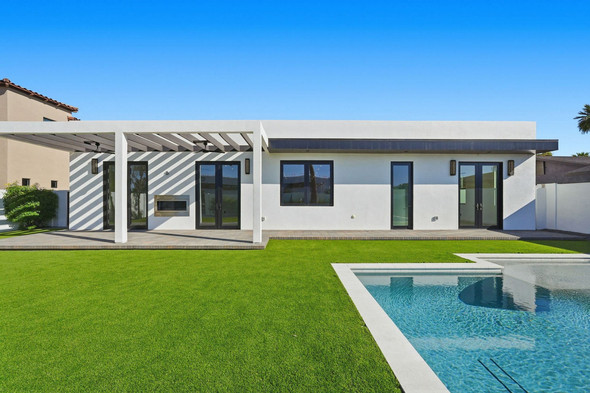 3106 N VALENCIA Lane