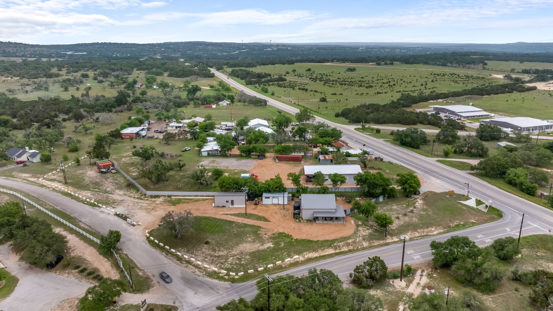 Unique Residential/Commercial Property - 180 Henly LOOP