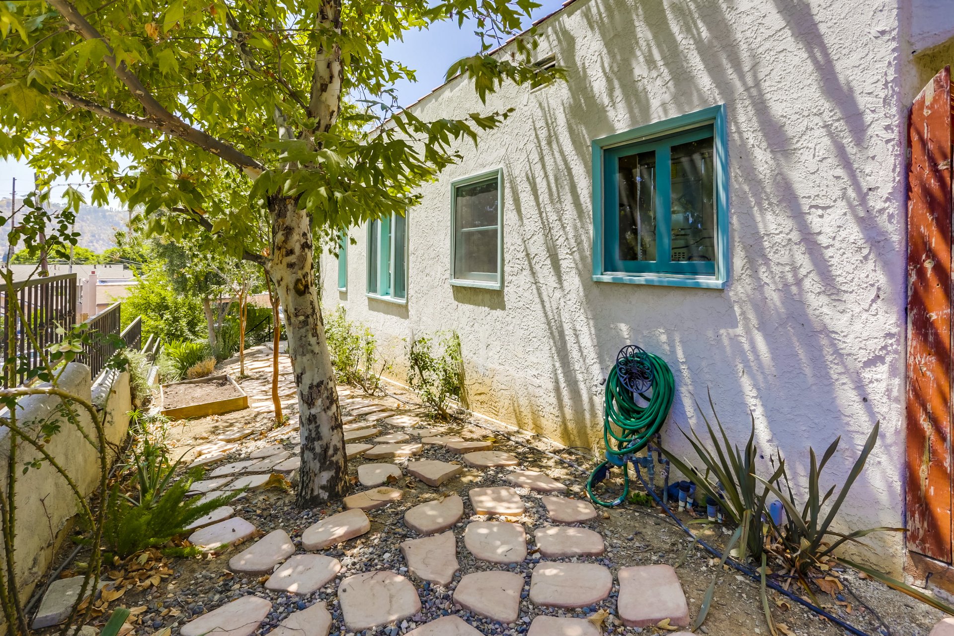 669 Romulo St