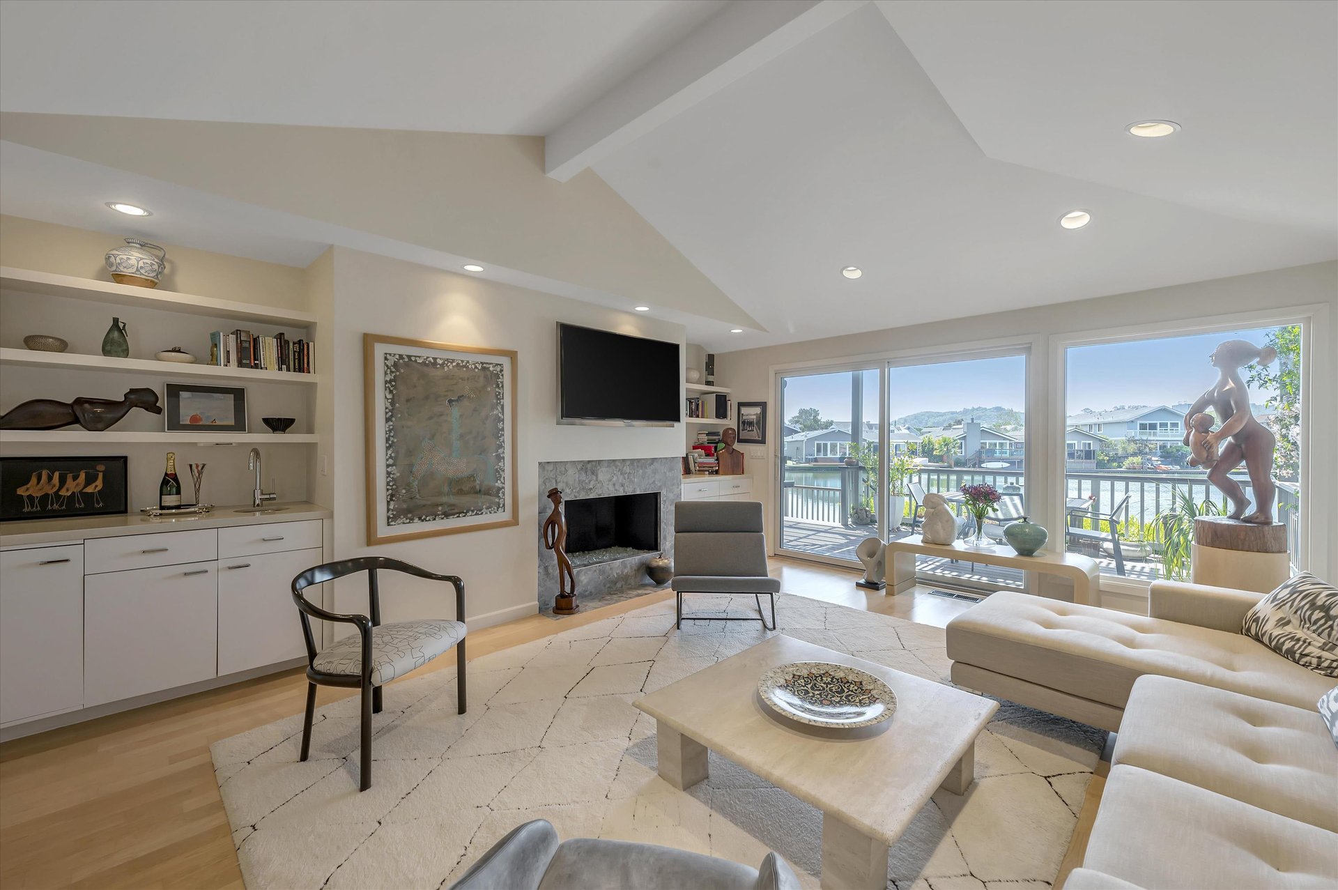 255 Riviera Circle