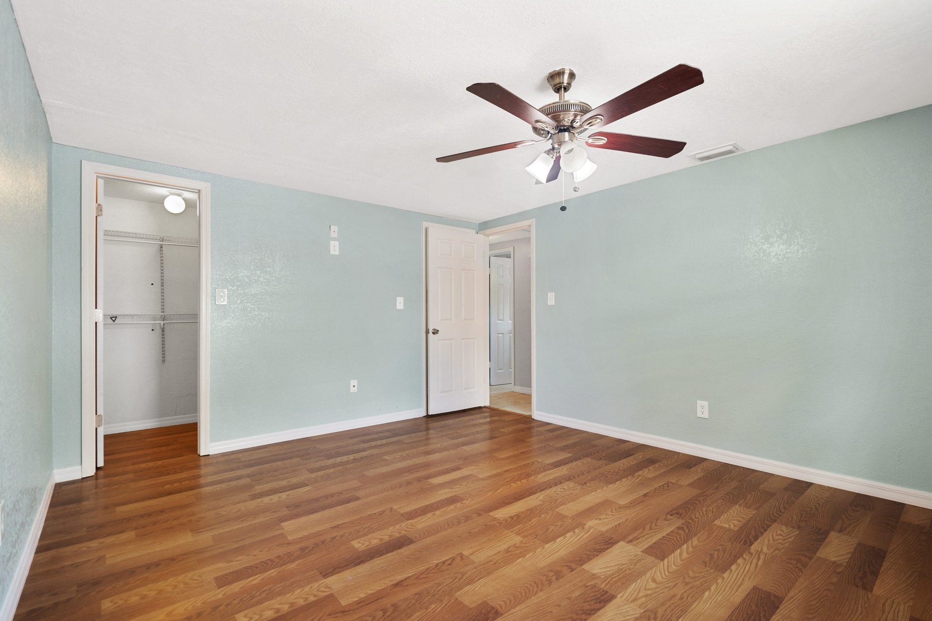 3207 ACACIA  STREET