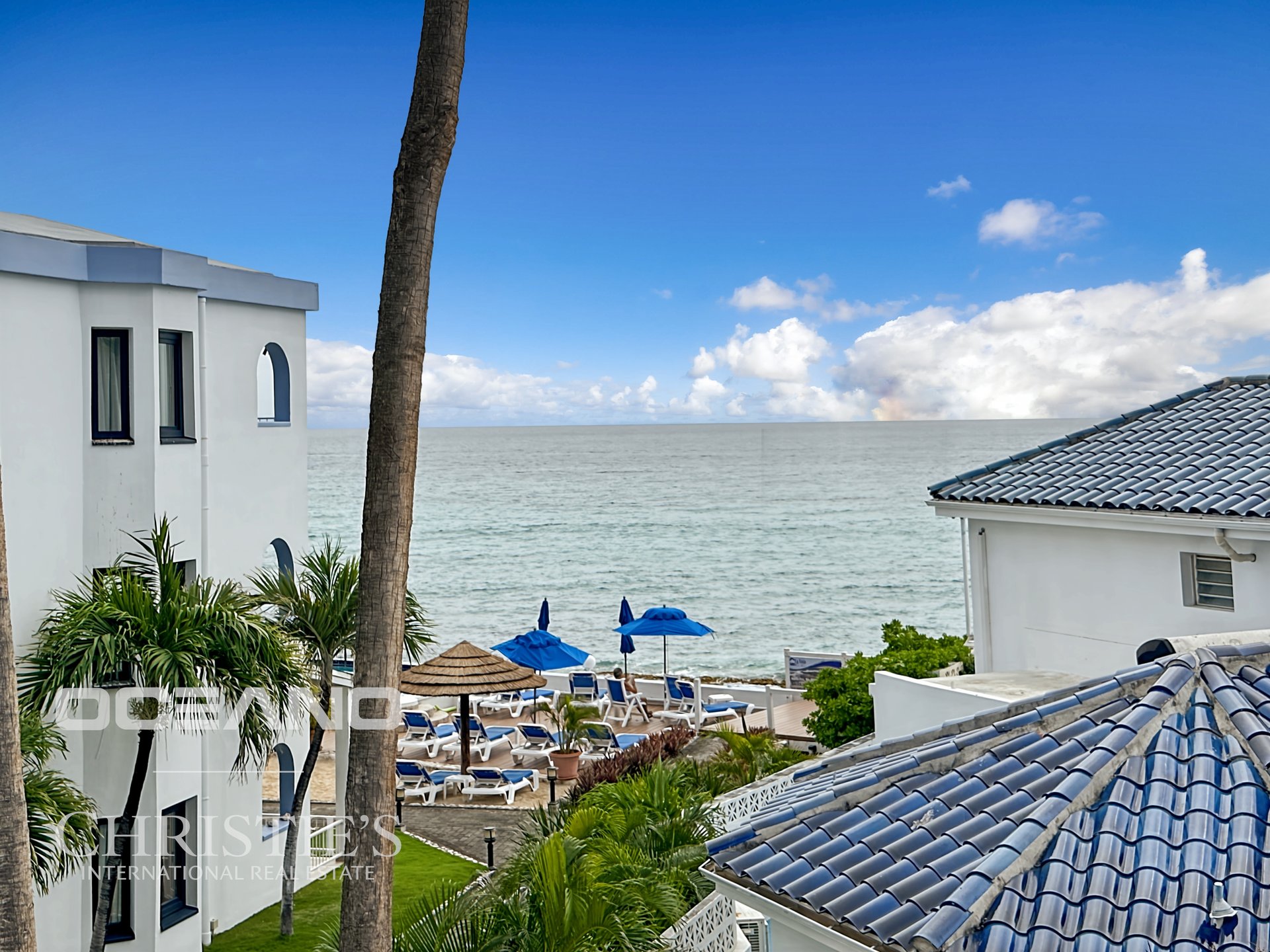 SEA VIEW - PELICAN KEY- 2BR HOME WITH THE BEACH AT YOUR FRONTSTEPS!