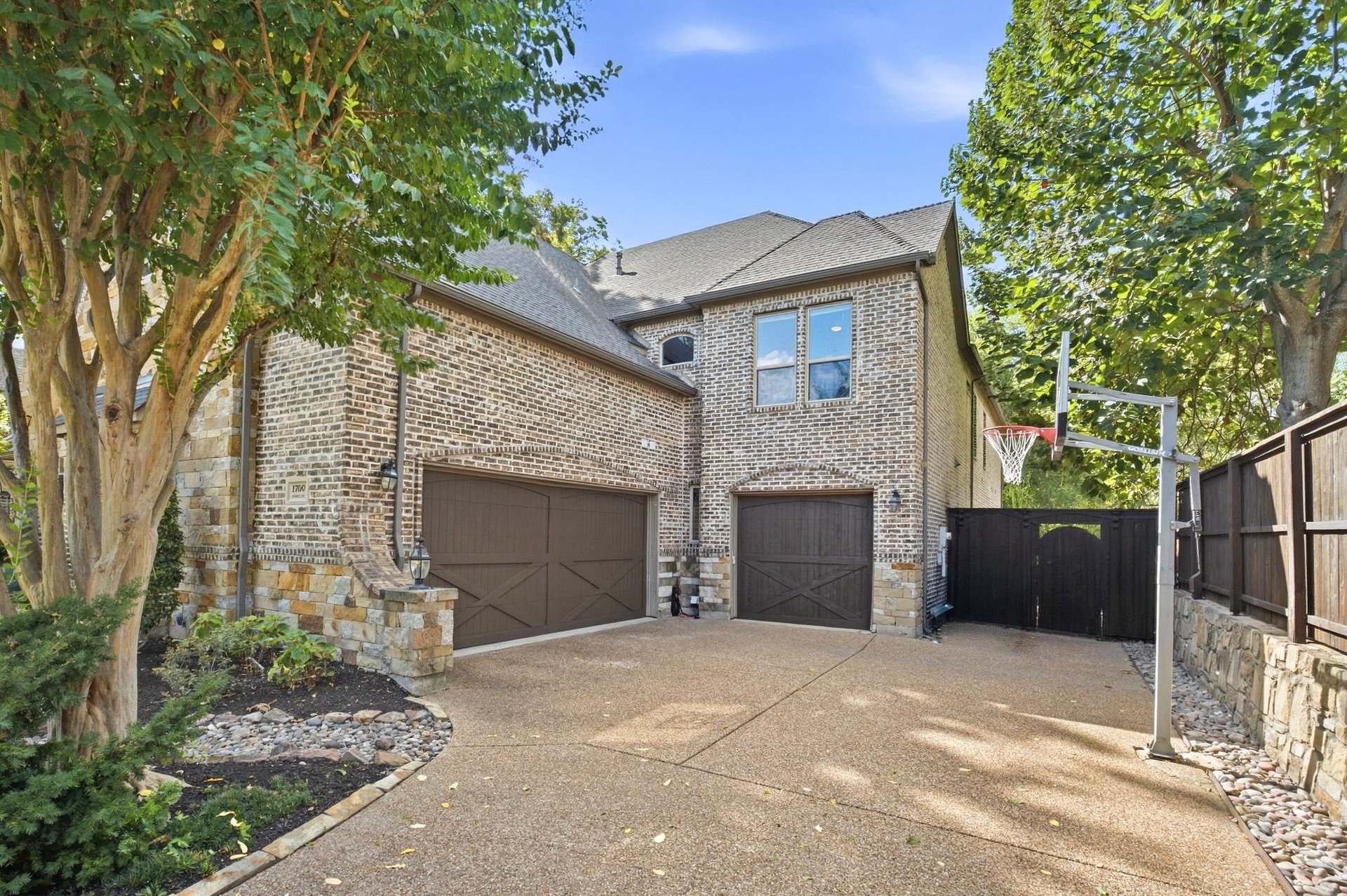 1700 Surrey Lane