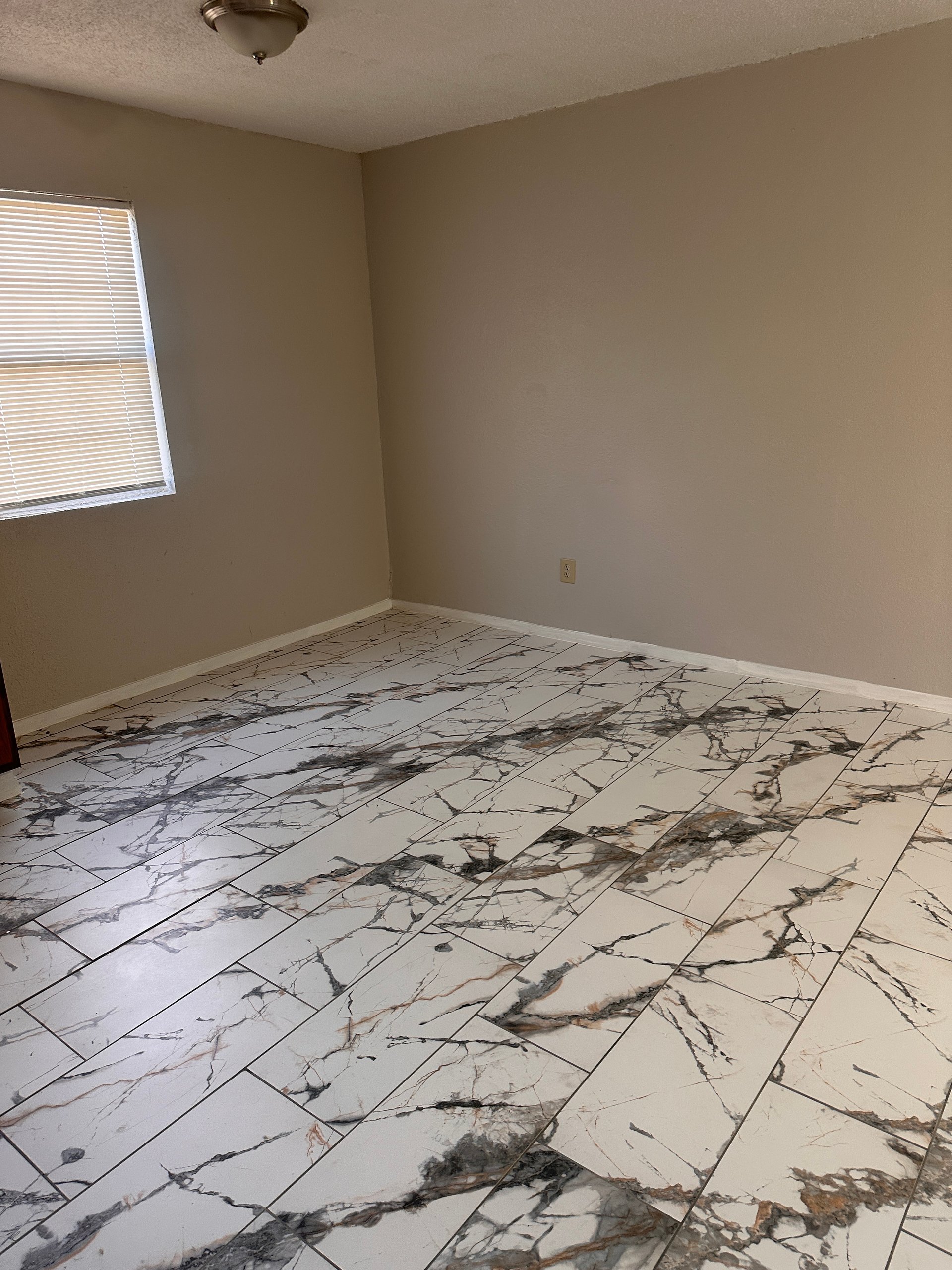 806 E Standifer