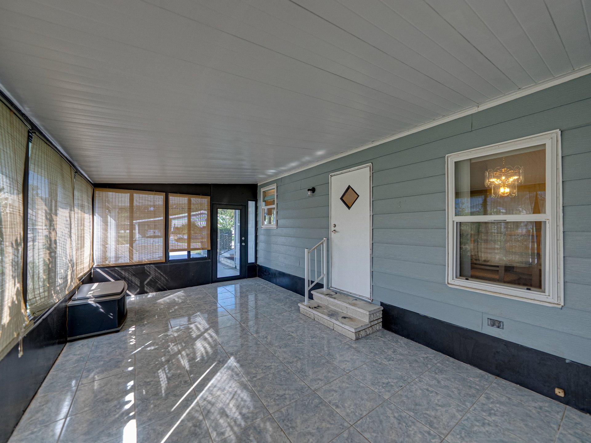 3822 DAMIAN DR
