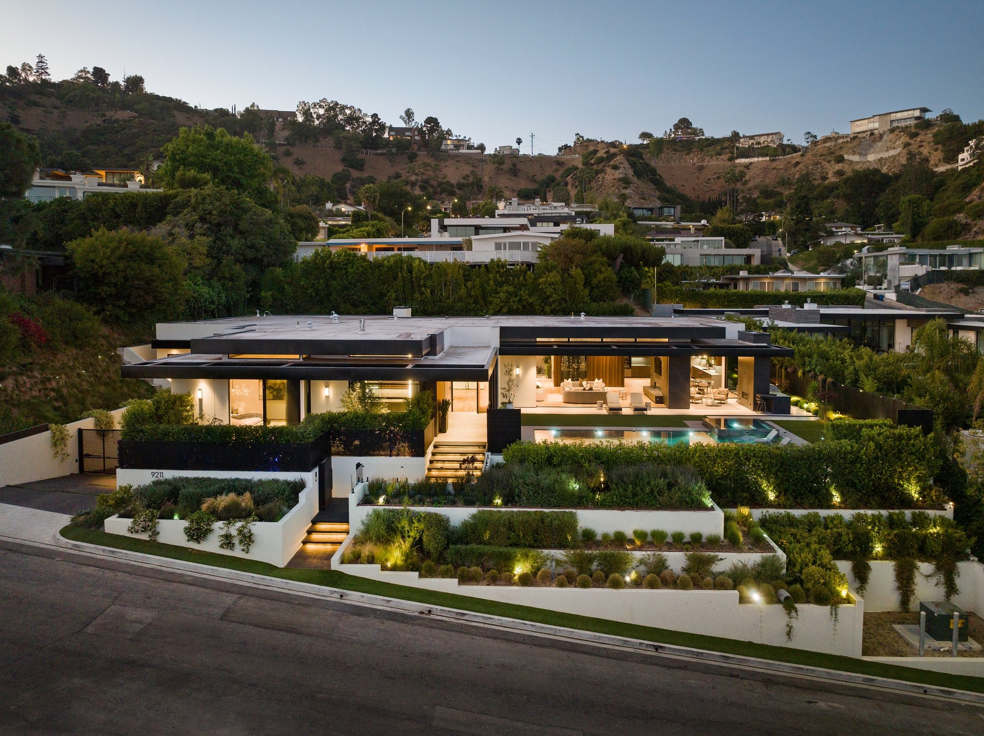 9211 Nightingale Dr, Hollywood Hills