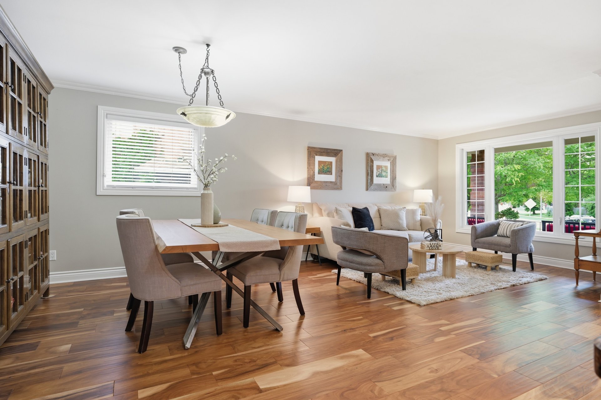 Spacious River Oaks Backsplit