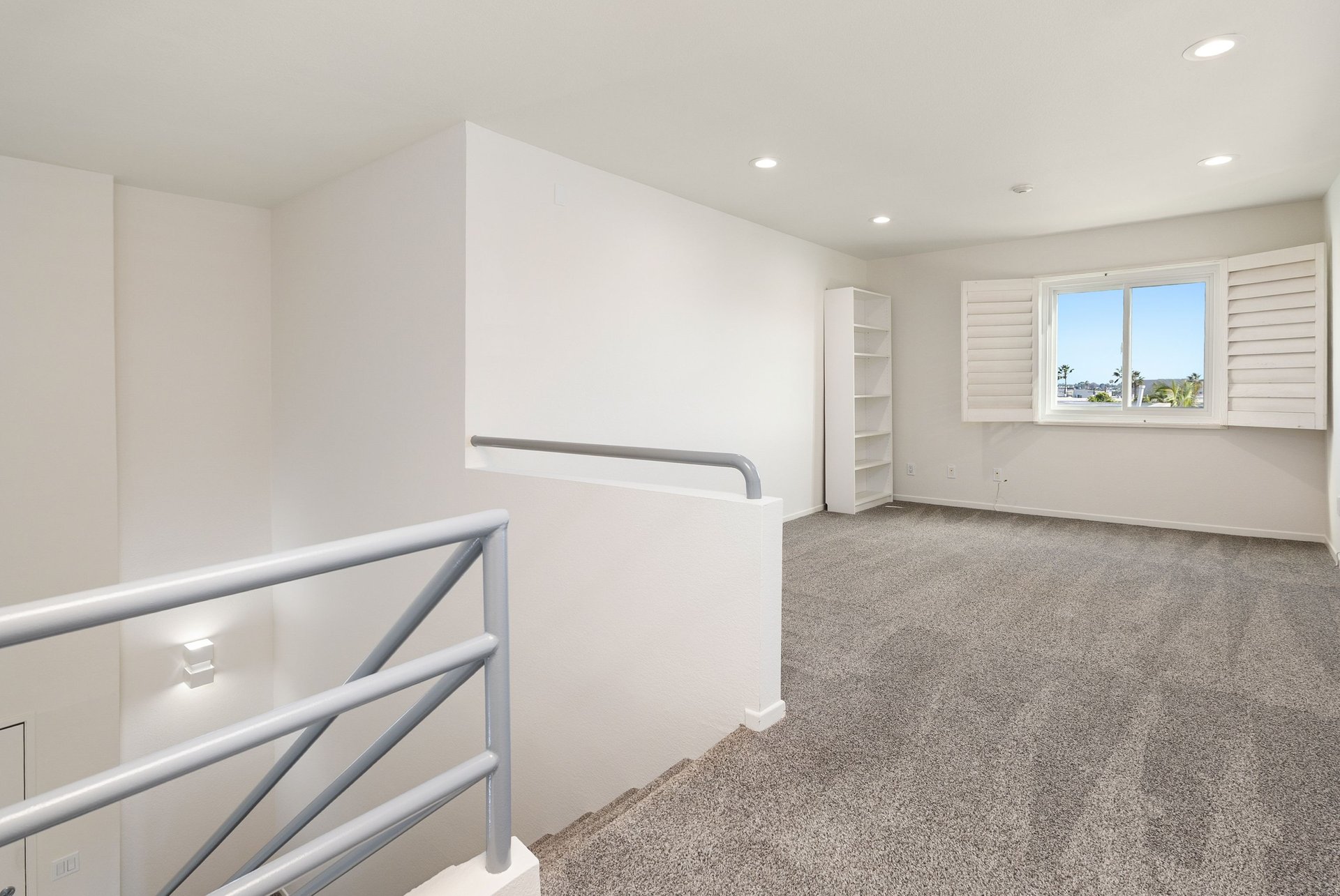 1010 California Ave #307, North of Wilshire