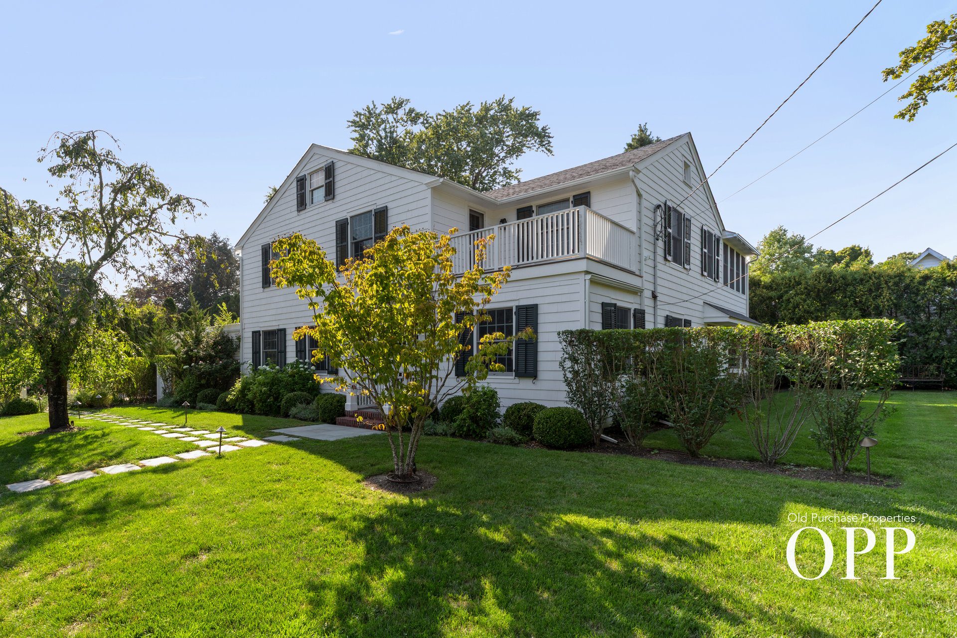 A REFINED BELLPORT RETREAT