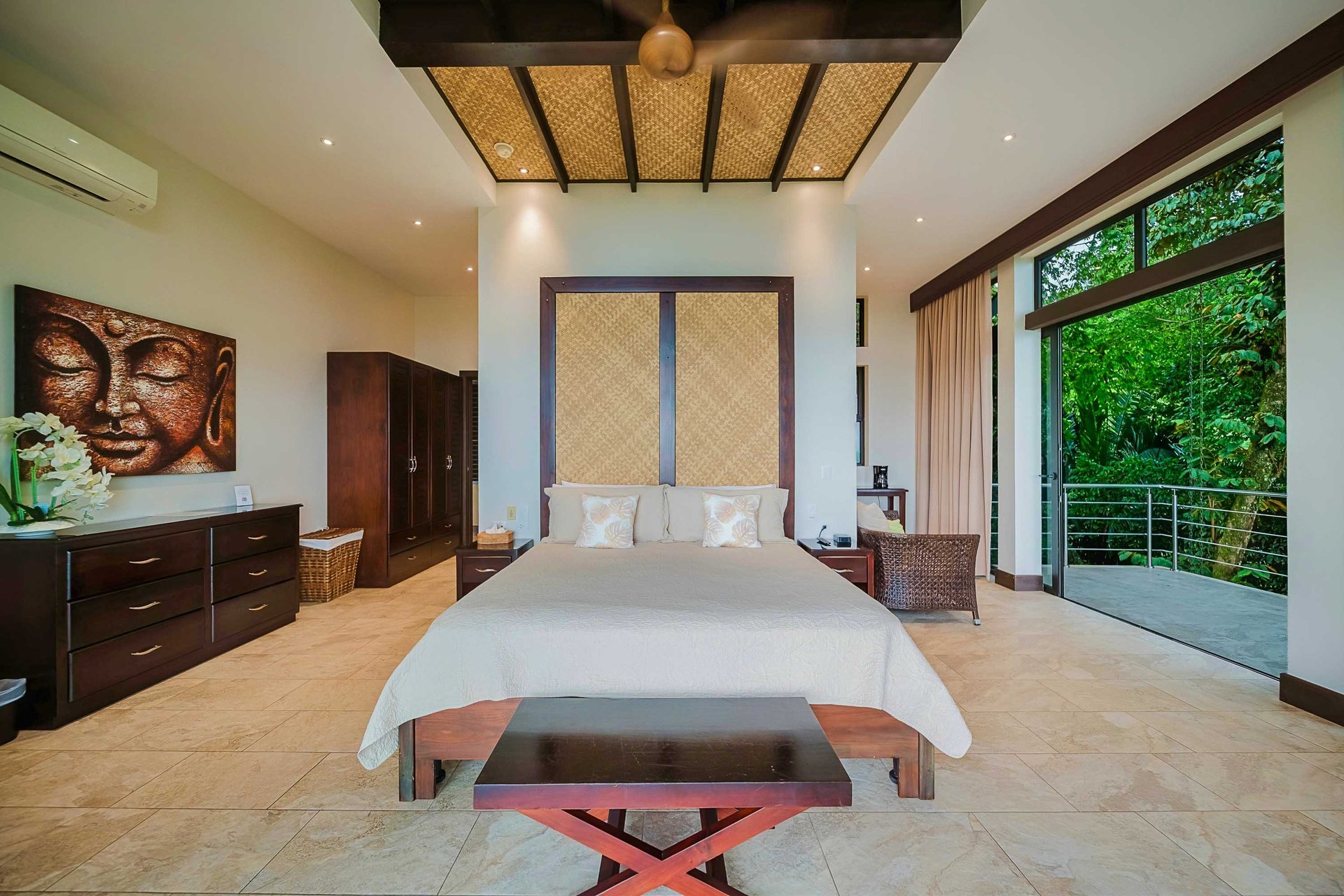 Walk to beach Vista Hermosa Estate Lucrative Contemporary Estate