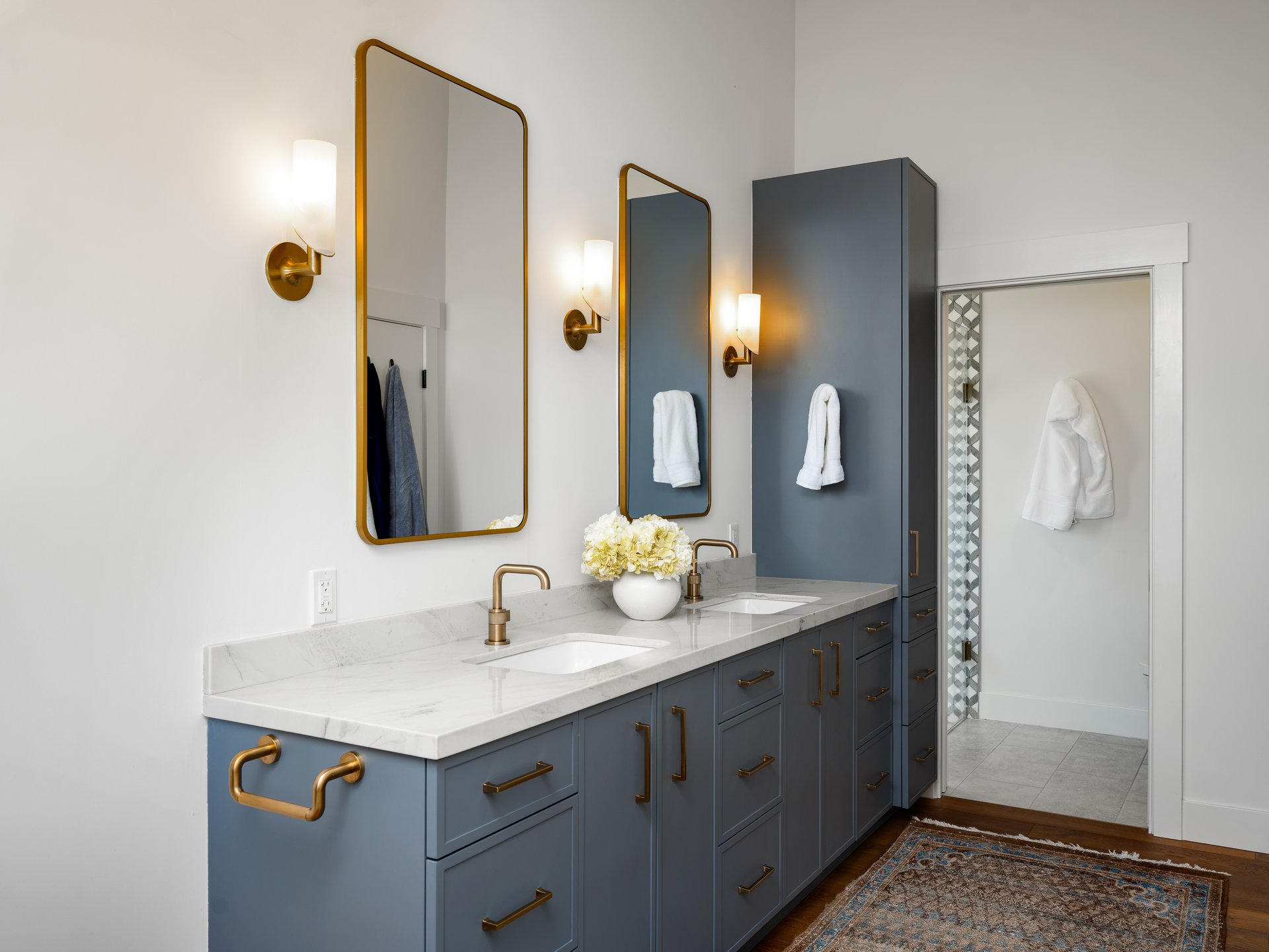 Stylish and Chic Mount Tiburon Retreat 