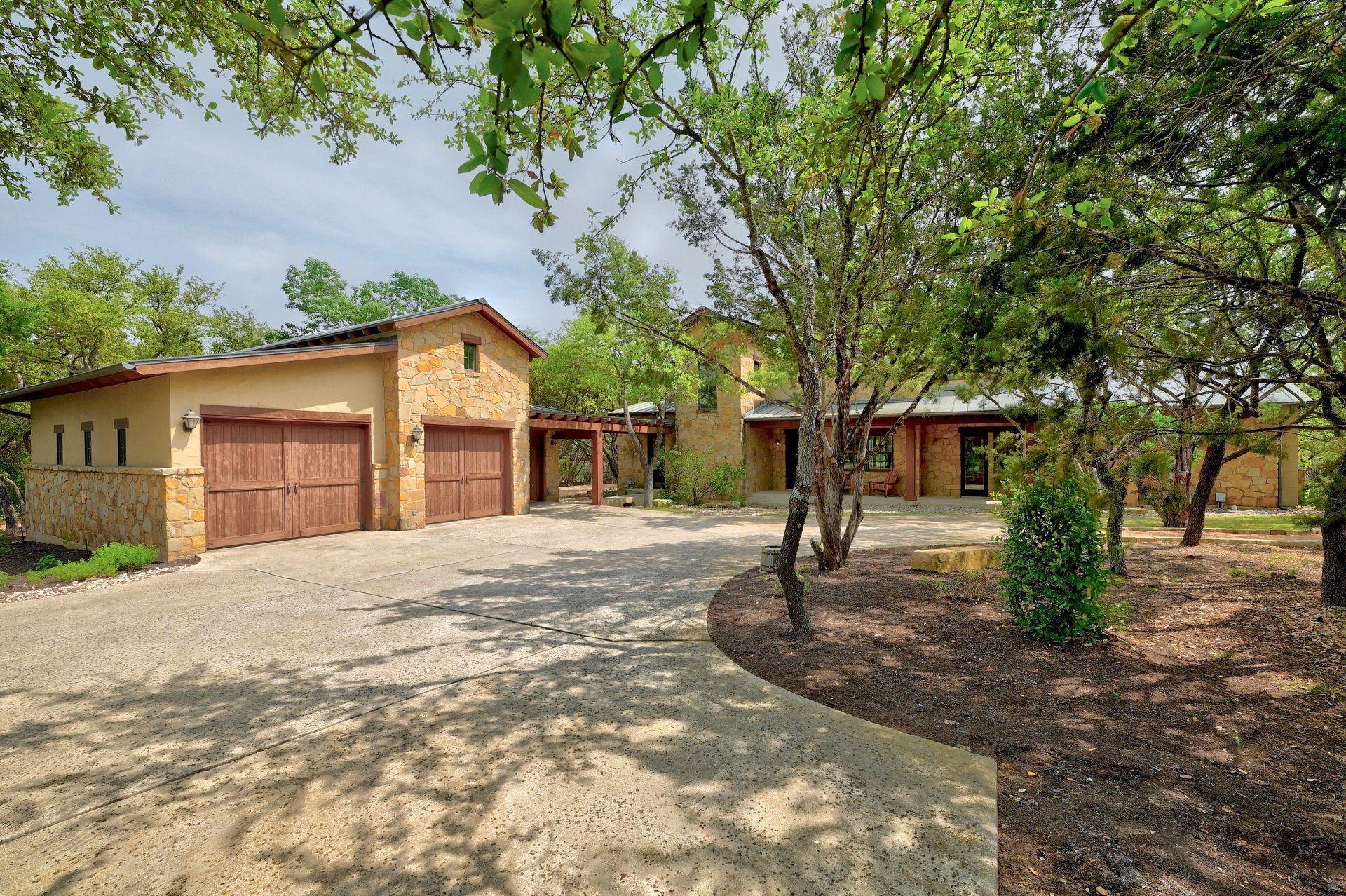 16009 Pontevedra Place