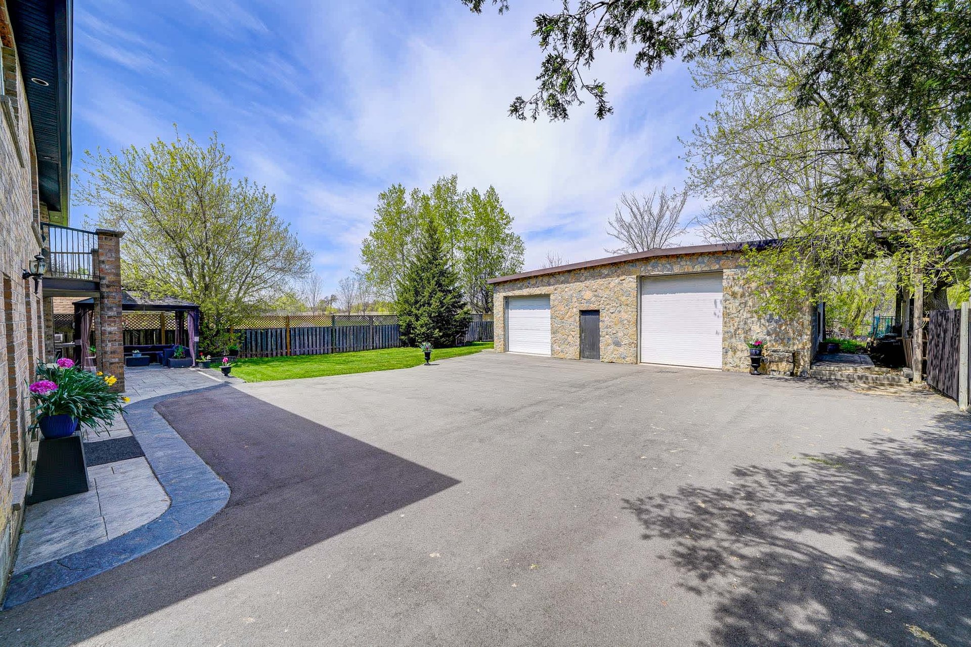 7364 Dickenson Rd E