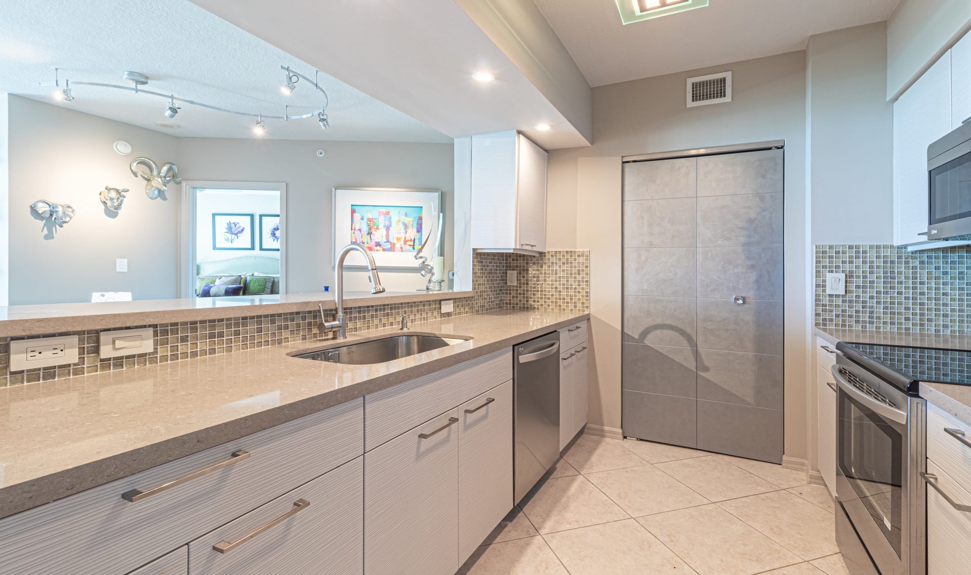 347 N New River Dr Unit: 2701