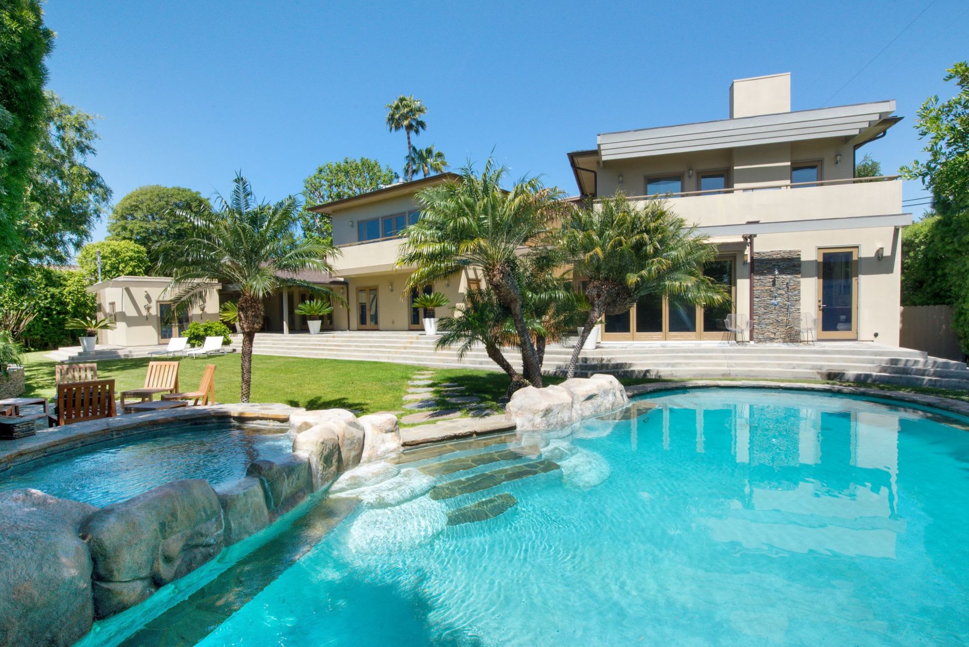 1201 Villa Woods Dr