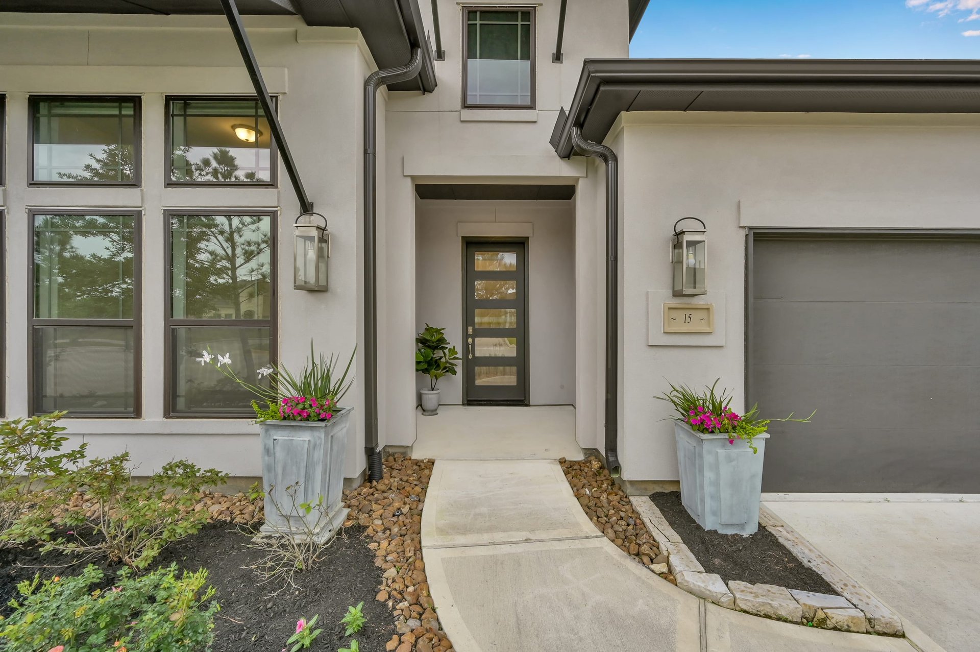 15 Venetia Grove Dr.