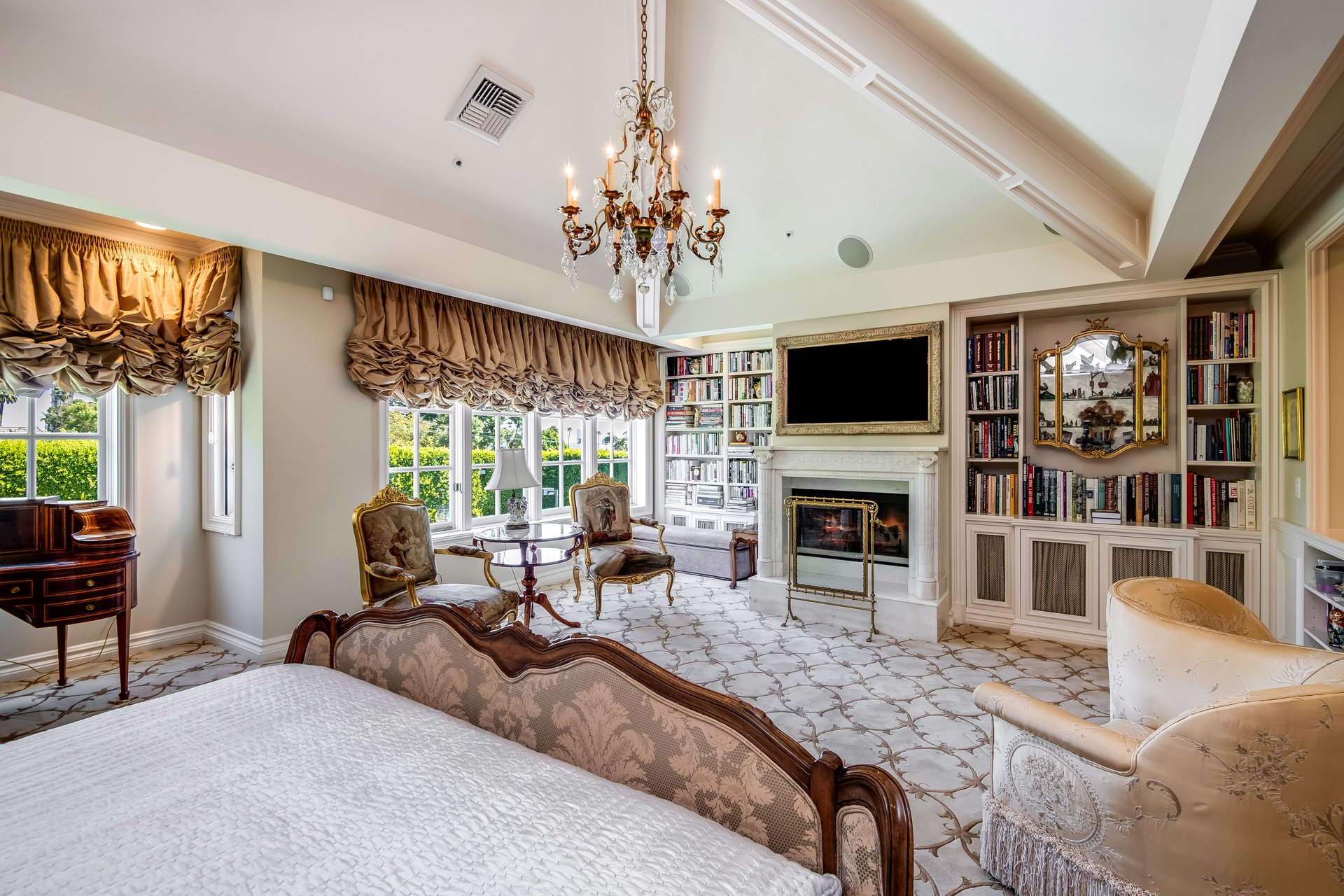 702 N Sierra Dr, beverly hills