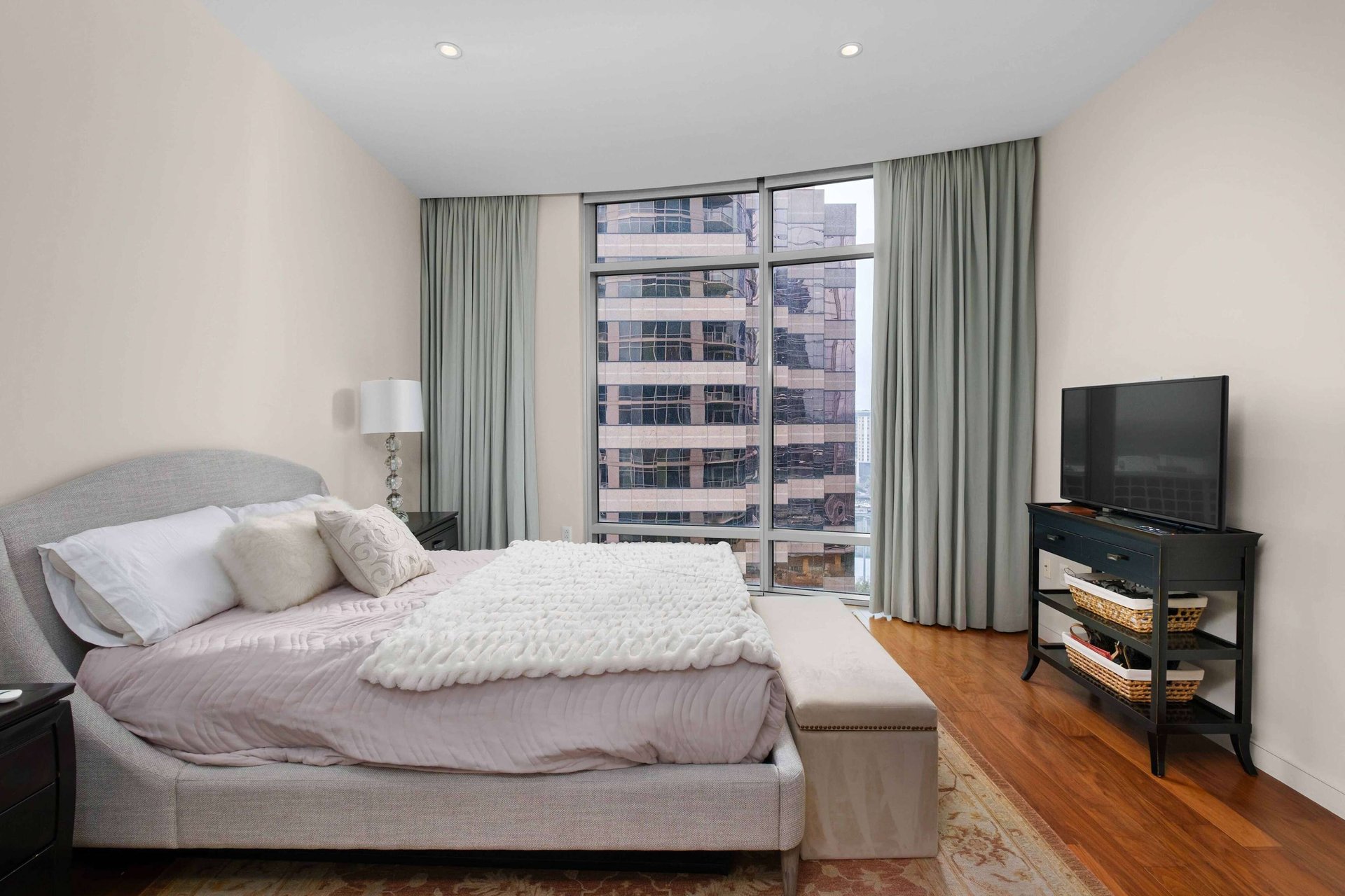 200 Congress Ave #15C