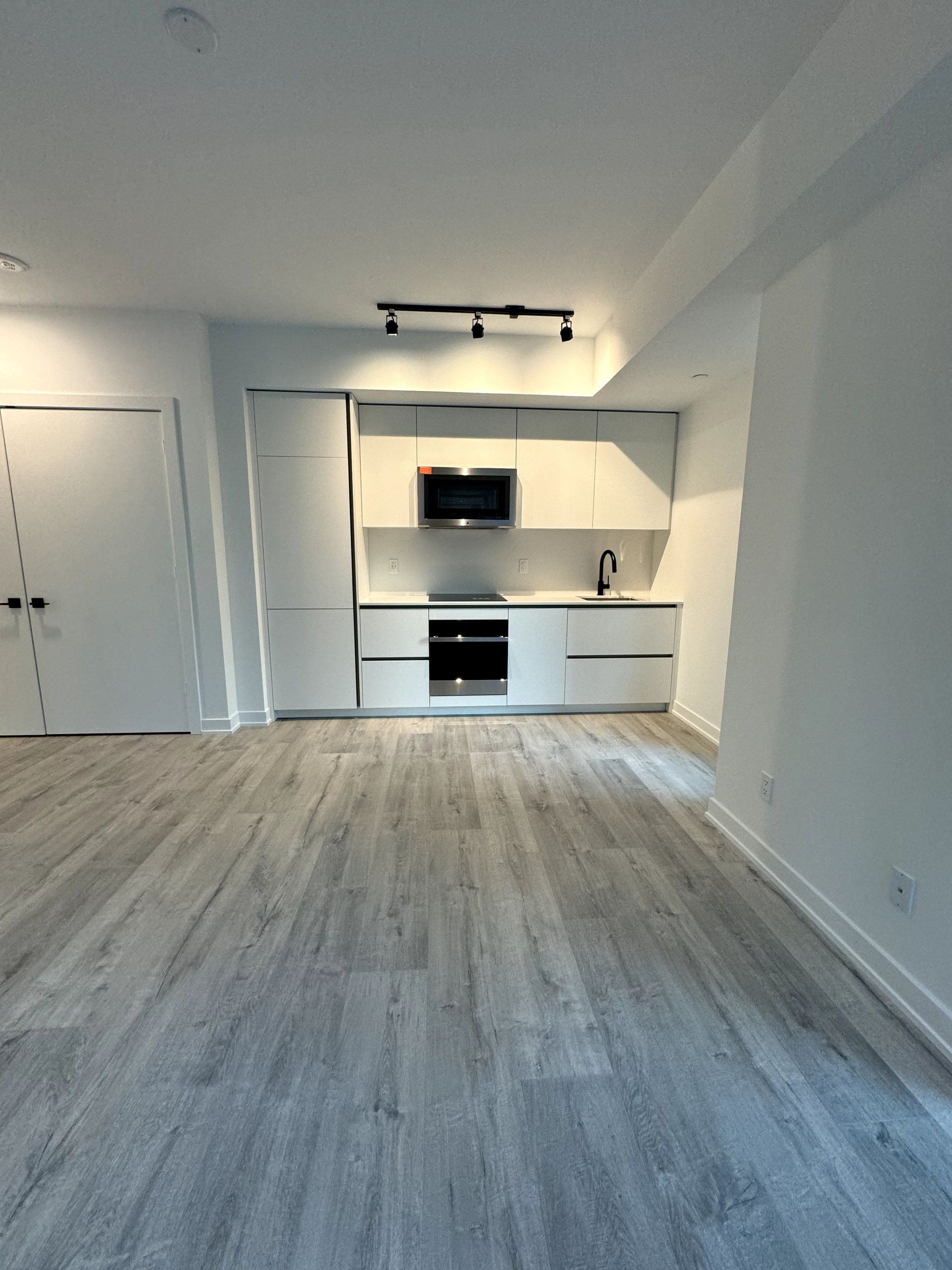 327 King St W, Unit 2006