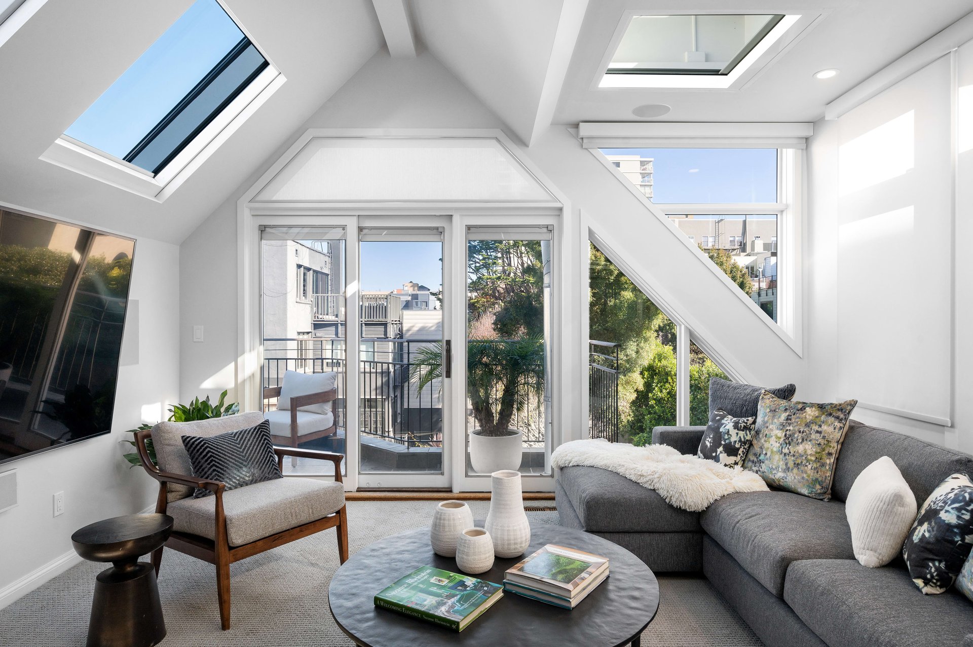 Grand Pacific Heights Home on a Coveted Flat Block between Lafayette & Alta Plaza Parks